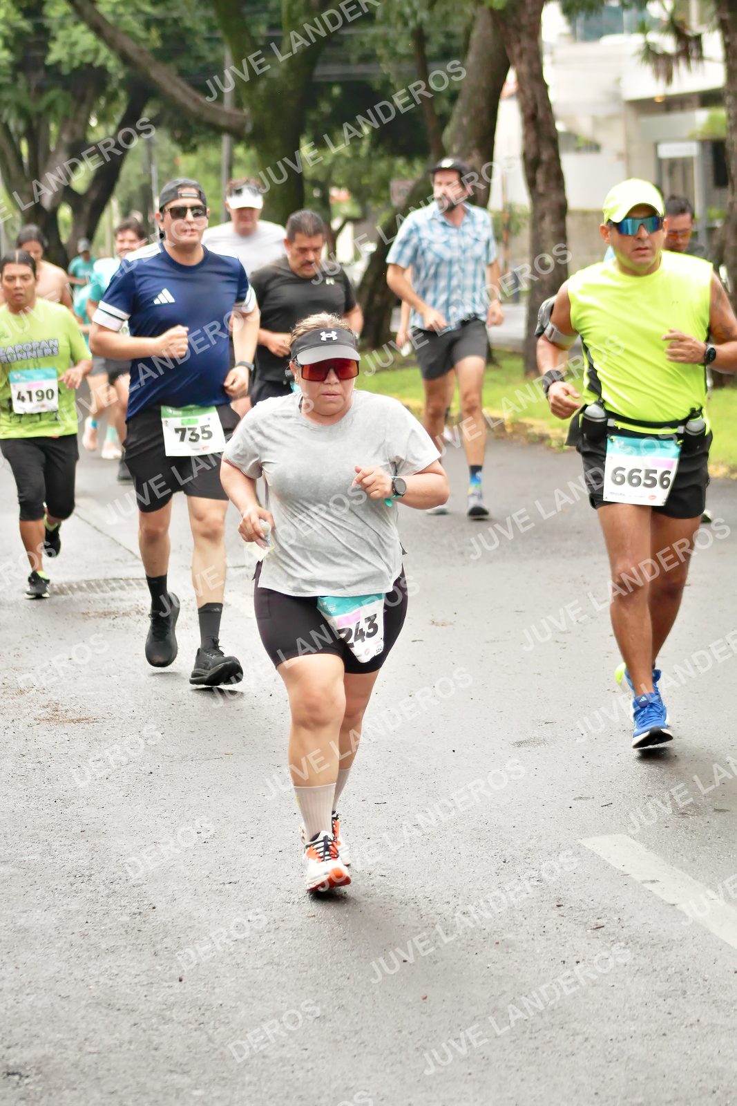 Foto del MEDIO MARATÓN ATLAS en Av. Patria, frente al Parque El Polvorín, Zapopan a las 08:52 · dorsal 6656, 735, 4190, 243