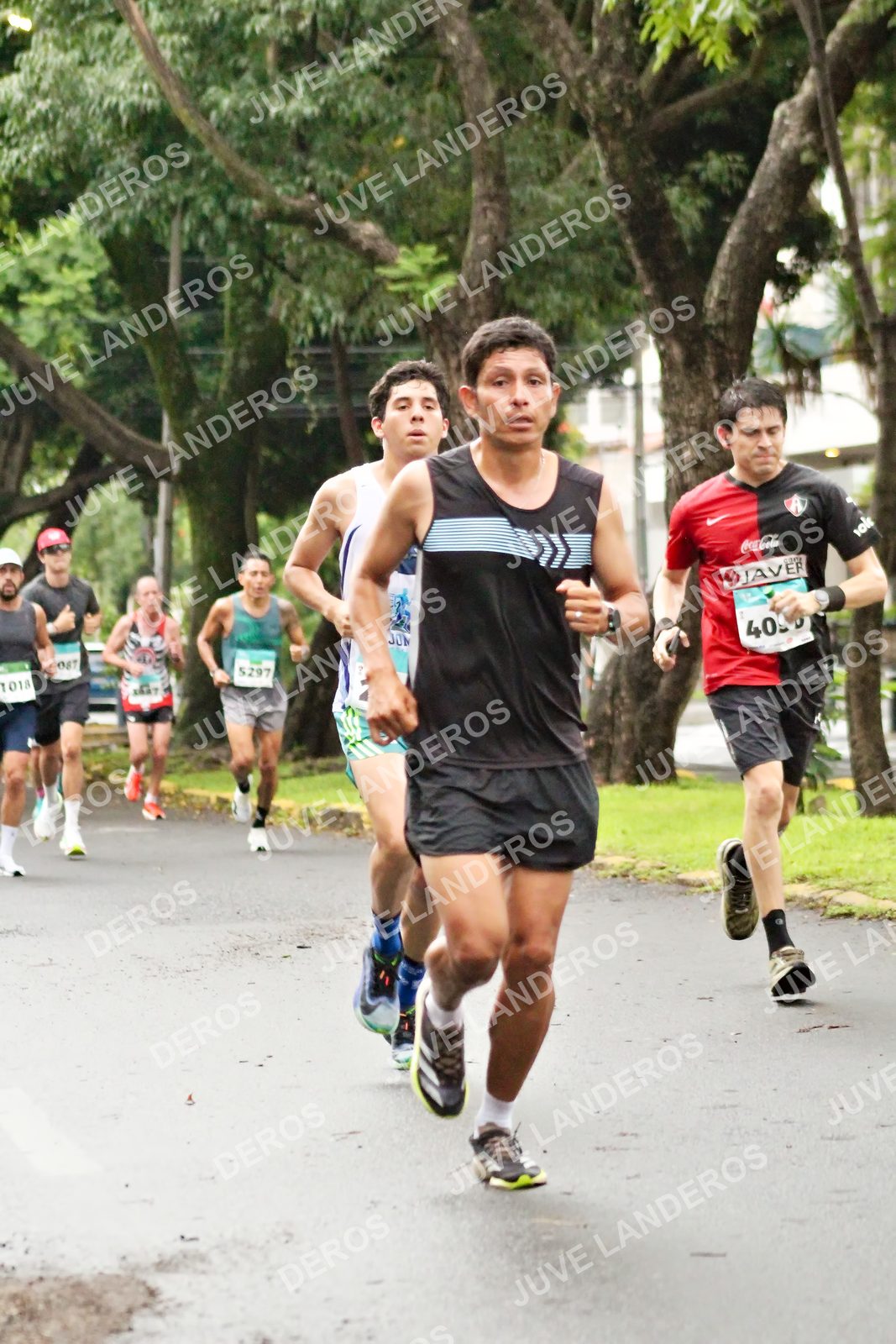 Foto del MEDIO MARATÓN ATLAS en Av. Patria, frente al Parque El Polvorín, Zapopan a las 08:07 · dorsal 1018, 5297