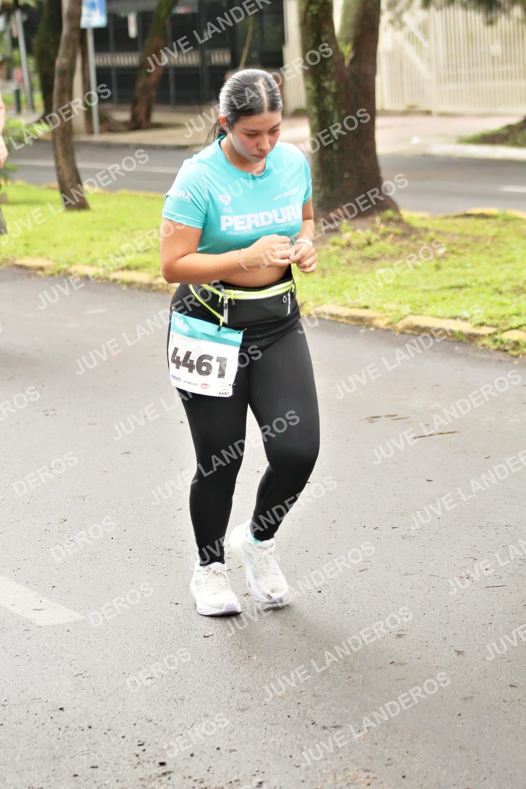Foto del MEDIO MARATÓN ATLAS en Av. Patria, frente al Parque El Polvorín, Zapopan a las 08:54 · dorsal 4461, 4661