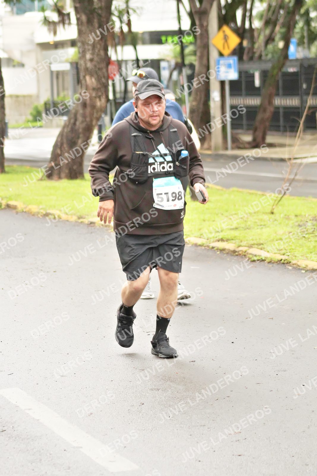 Foto del MEDIO MARATÓN ATLAS en Av. Patria, frente al Parque El Polvorín, Zapopan a las 08:51 · dorsal 5198