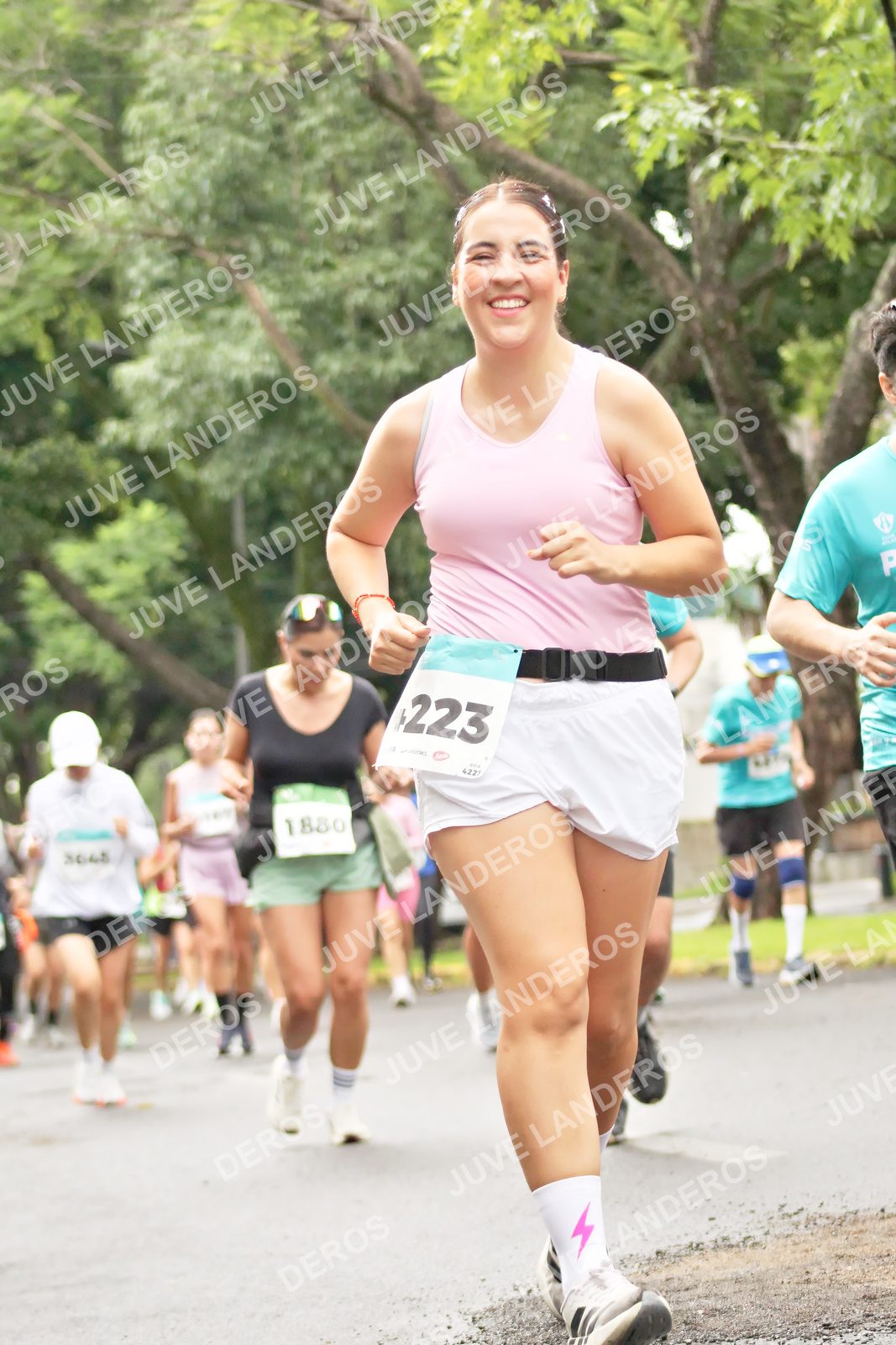 Foto del MEDIO MARATÓN ATLAS en Av. Patria, frente al Parque El Polvorín, Zapopan a las 08:42 · dorsal 223, 1880, 422