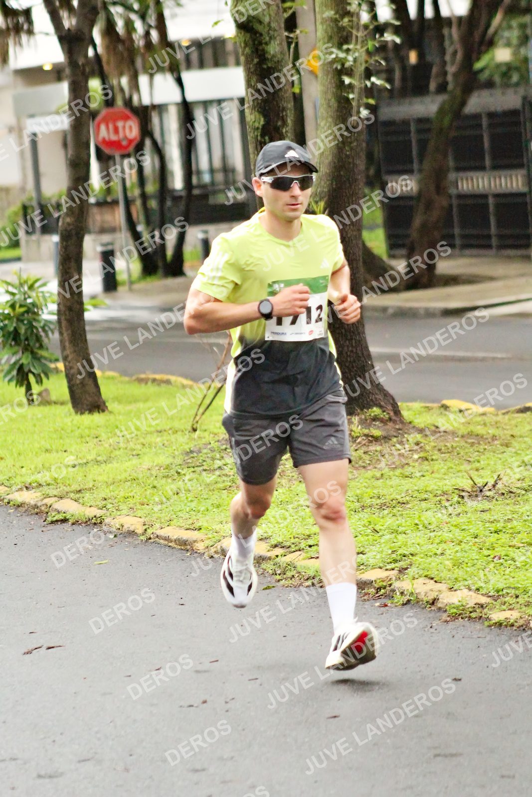 Foto del MEDIO MARATÓN ATLAS en Av. Patria, frente al Parque El Polvorín, Zapopan a las 08:03 · dorsal 12