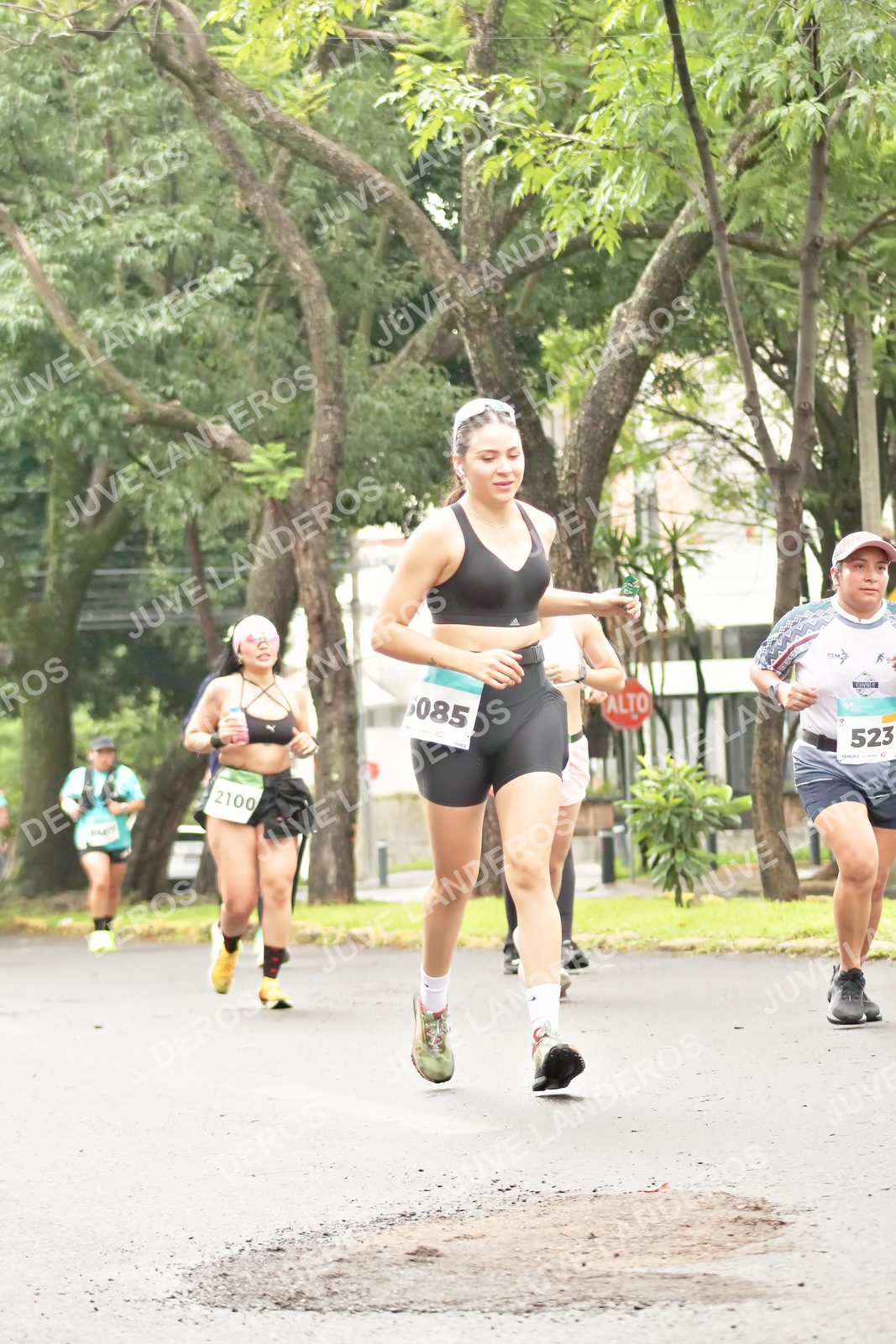 Foto del MEDIO MARATÓN ATLAS en Av. Patria, frente al Parque El Polvorín, Zapopan a las 08:47 · dorsal 523, 2100, 85