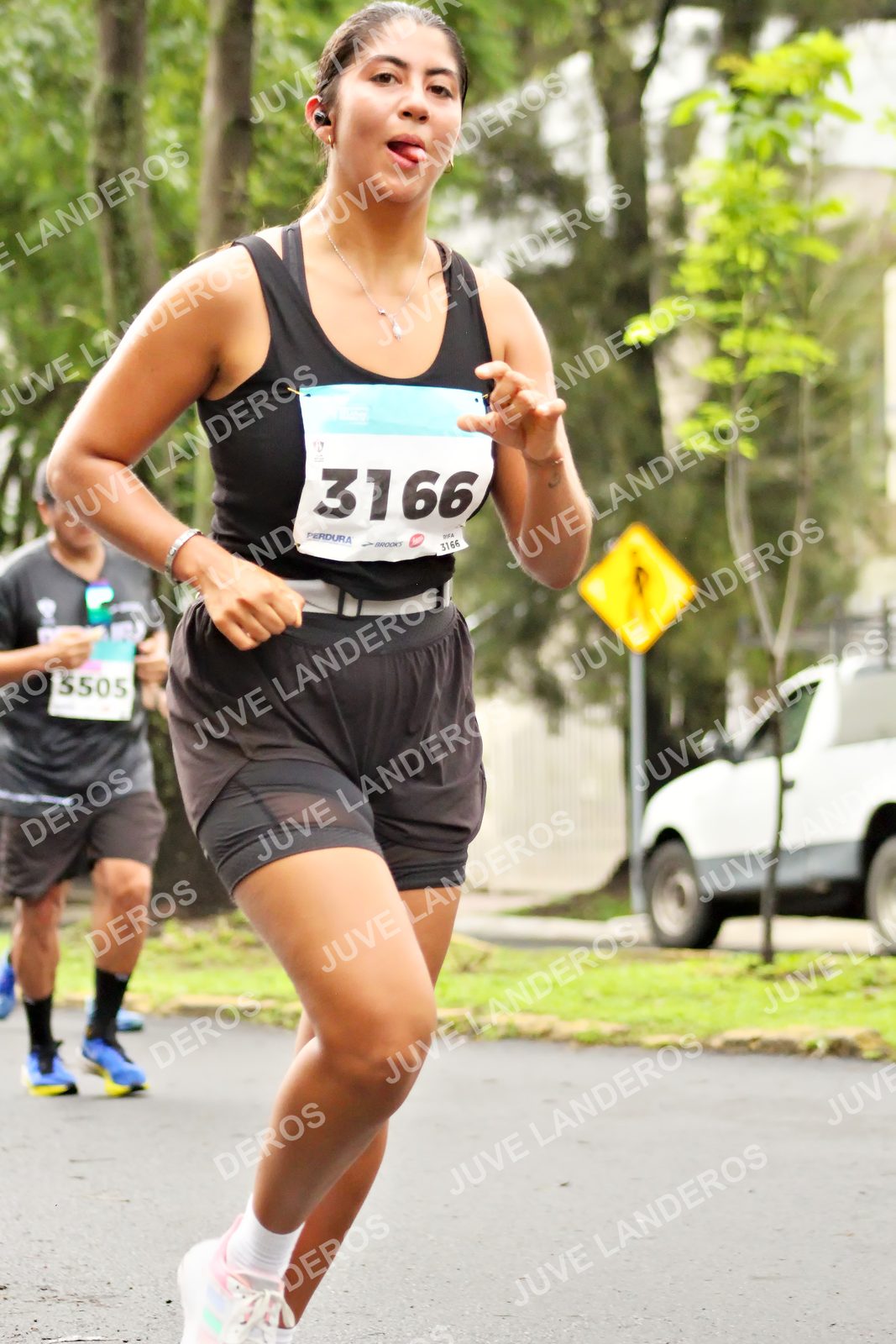 Foto del MEDIO MARATÓN ATLAS en Av. Patria, frente al Parque El Polvorín, Zapopan a las 08:33 · dorsal 5505, 3166