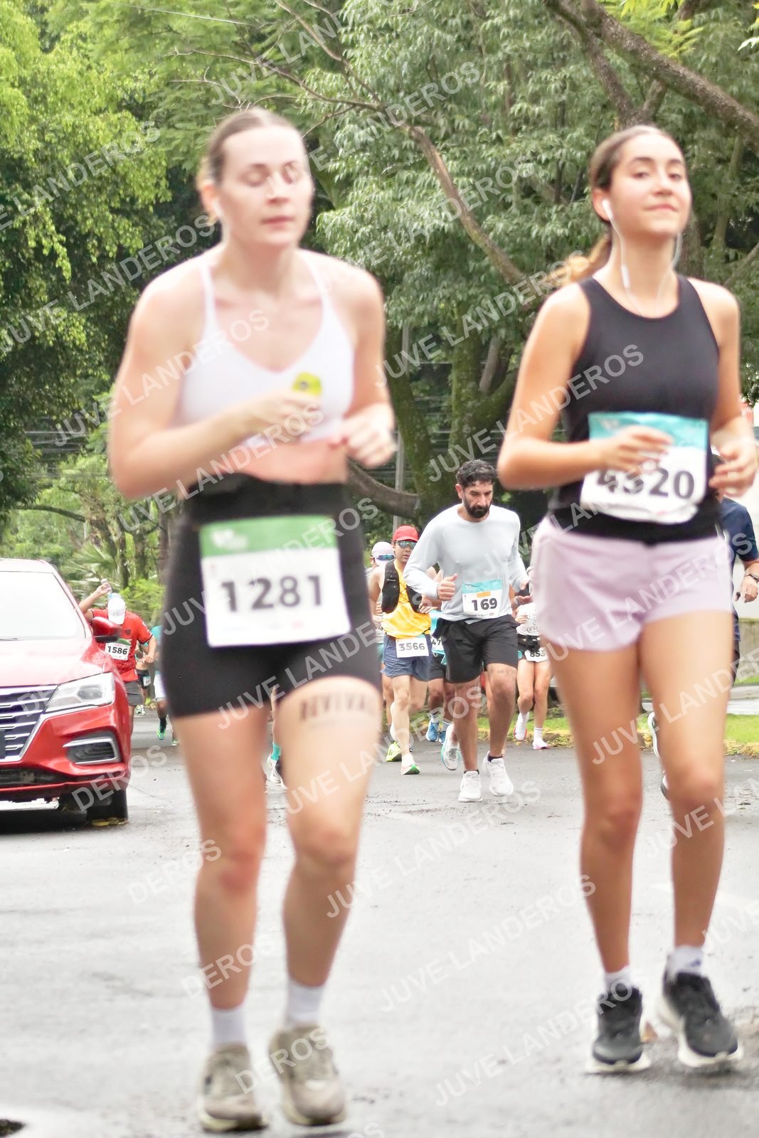 Foto del MEDIO MARATÓN ATLAS en Av. Patria, frente al Parque El Polvorín, Zapopan a las 08:28 · dorsal 1281, 169, 3566, 1586