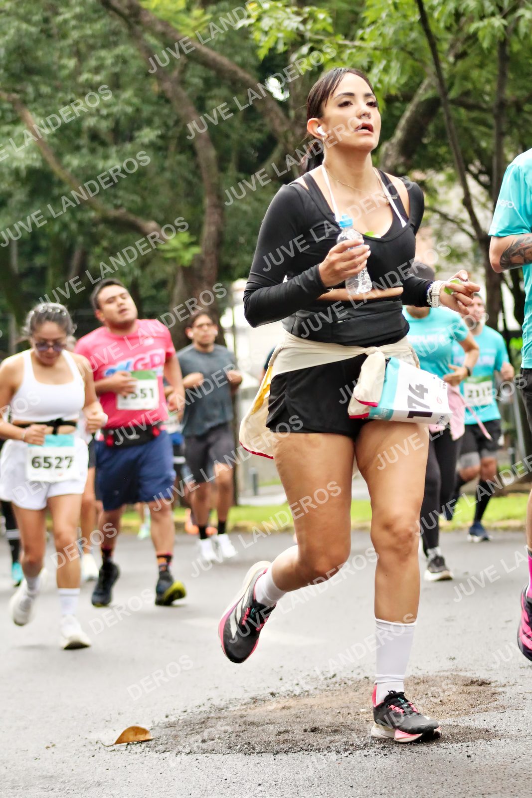 Foto del MEDIO MARATÓN ATLAS en Av. Patria, frente al Parque El Polvorín, Zapopan a las 08:35 · dorsal 6527, 351