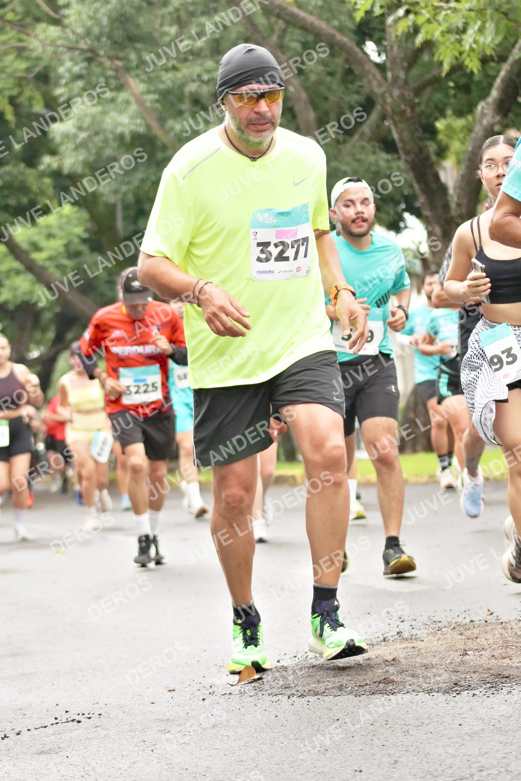 Foto del MEDIO MARATÓN ATLAS en Av. Patria, frente al Parque El Polvorín, Zapopan a las 08:32 · dorsal 3277, 93, 3225