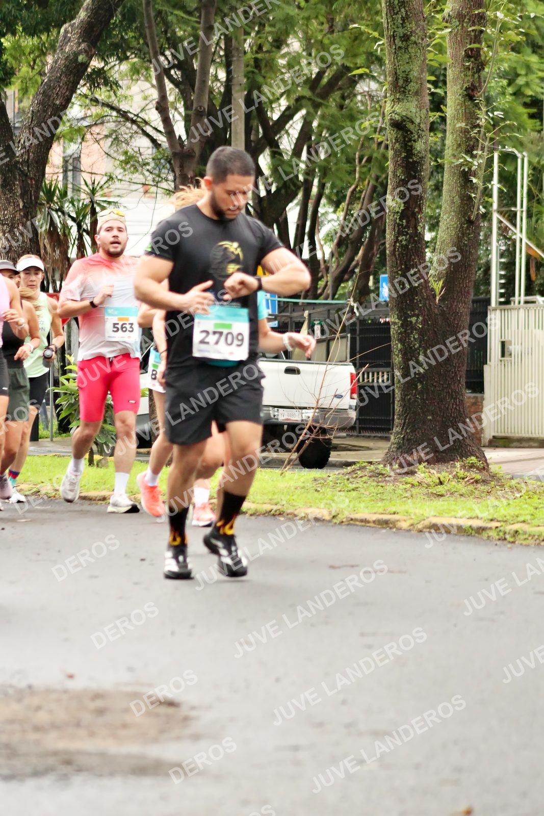 Foto del MEDIO MARATÓN ATLAS en Av. Patria, frente al Parque El Polvorín, Zapopan a las 08:35 · dorsal 2709, 563