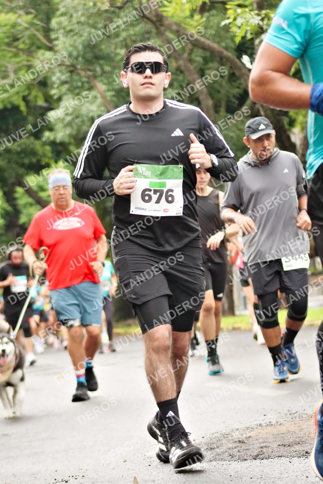 Foto del MEDIO MARATÓN ATLAS en Av. Patria, frente al Parque El Polvorín, Zapopan a las 08:39 · dorsal 676, 3445