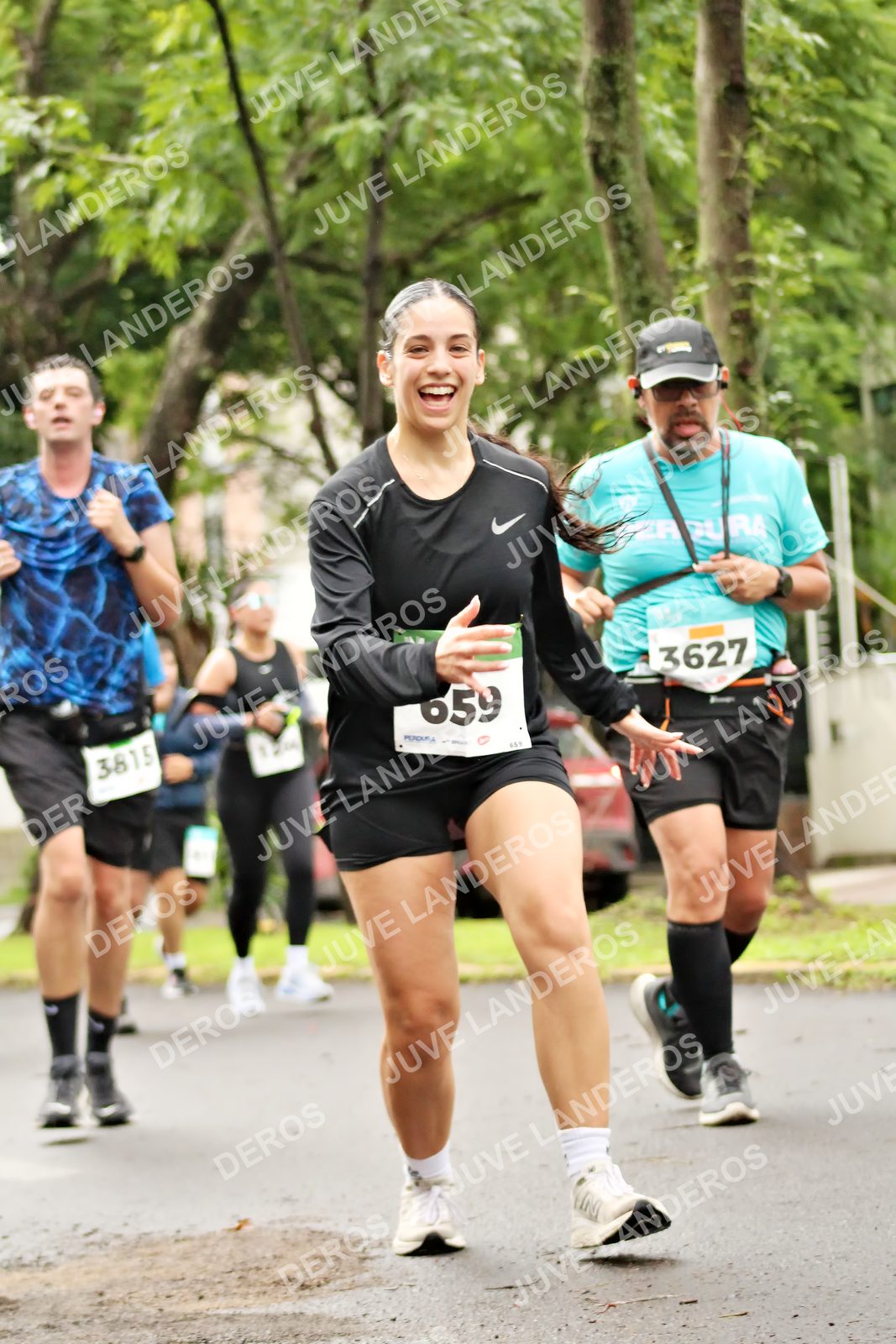Foto del MEDIO MARATÓN ATLAS en Av. Patria, frente al Parque El Polvorín, Zapopan a las 08:43 · dorsal 3627, 659, 3815