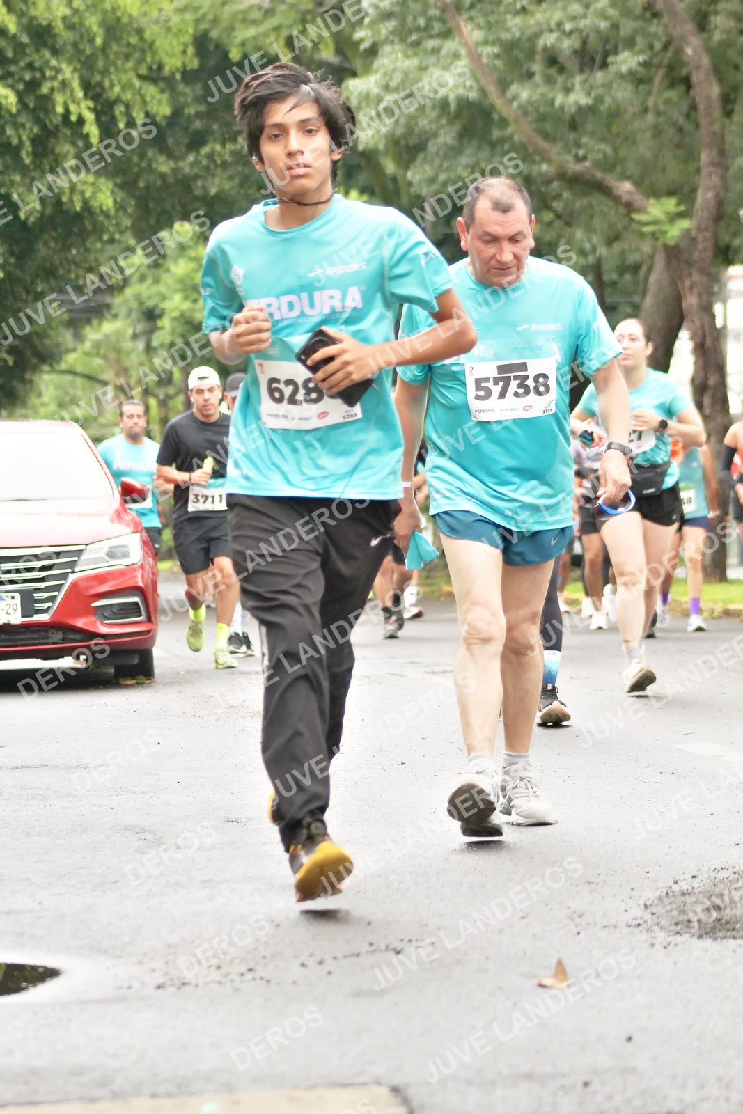 Foto del MEDIO MARATÓN ATLAS en Av. Patria, frente al Parque El Polvorín, Zapopan a las 08:40 · dorsal 5738, 628, 3711