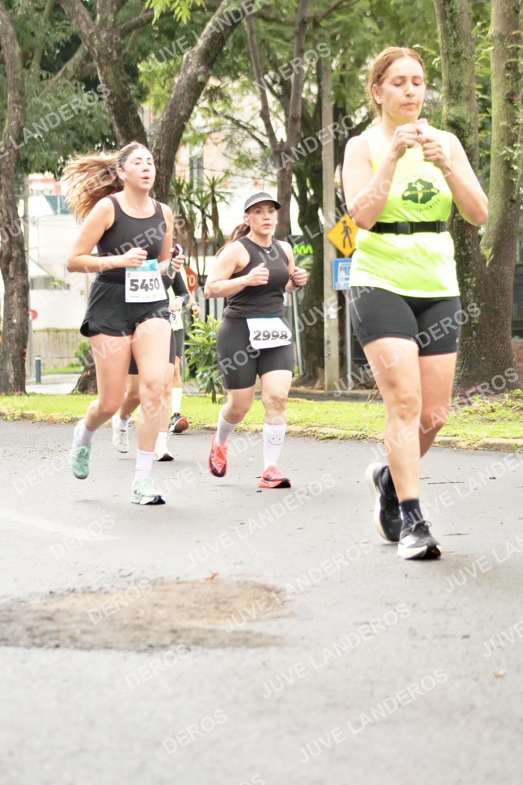 Foto del MEDIO MARATÓN ATLAS en Av. Patria, frente al Parque El Polvorín, Zapopan a las 08:41 · dorsal 5450, 2998