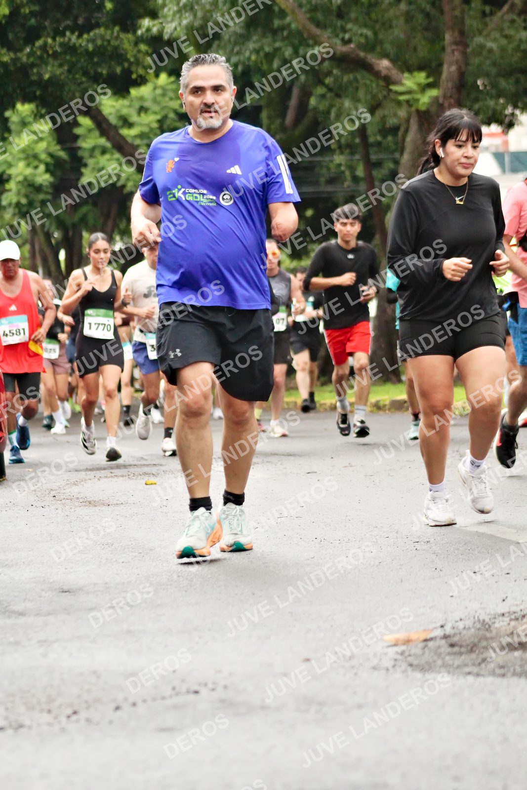 Foto del MEDIO MARATÓN ATLAS en Av. Patria, frente al Parque El Polvorín, Zapopan a las 08:27 · dorsal 4581, 7, 1770, 3