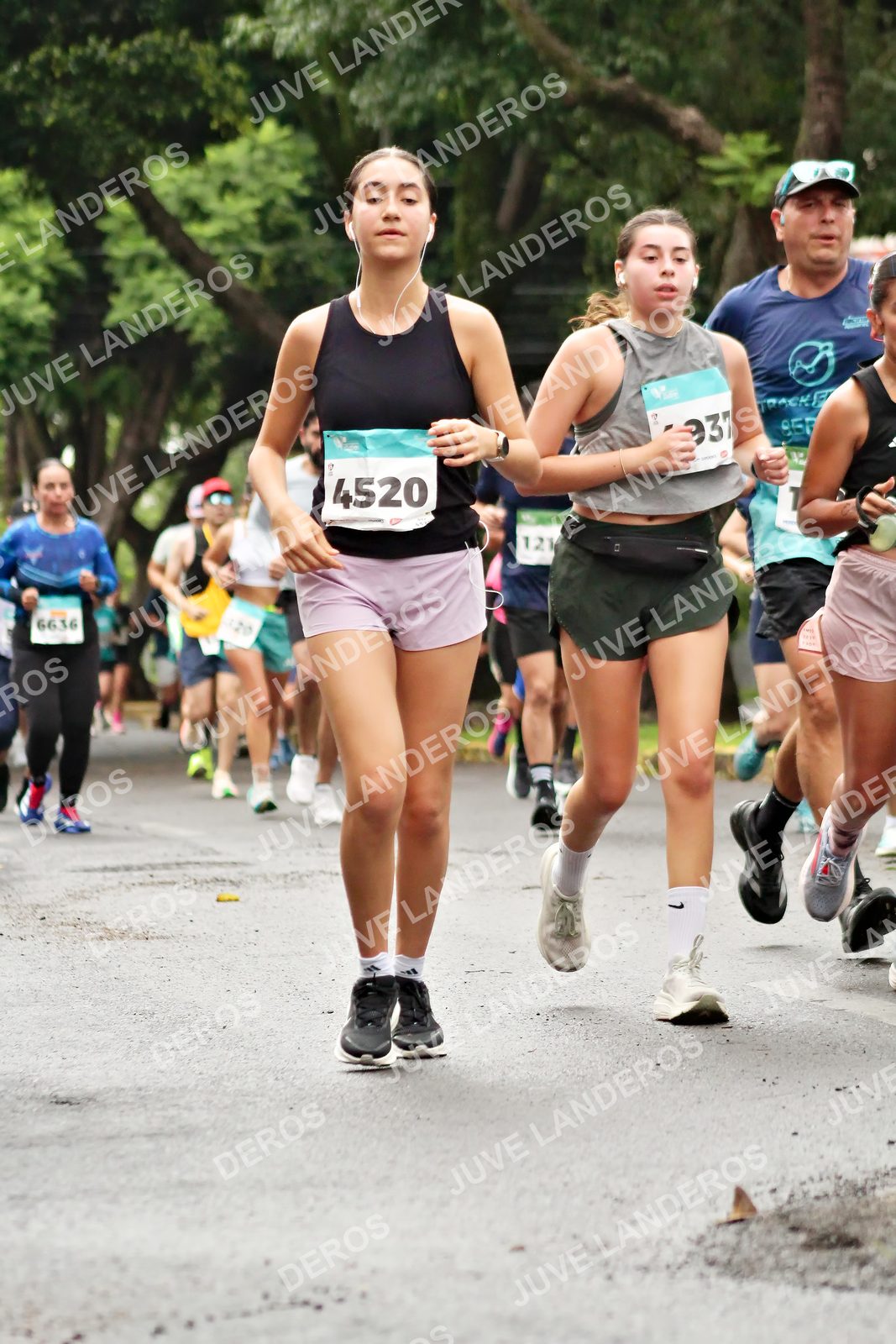 Foto del MEDIO MARATÓN ATLAS en Av. Patria, frente al Parque El Polvorín, Zapopan a las 08:28 · dorsal 4520, 121, 6636, 937