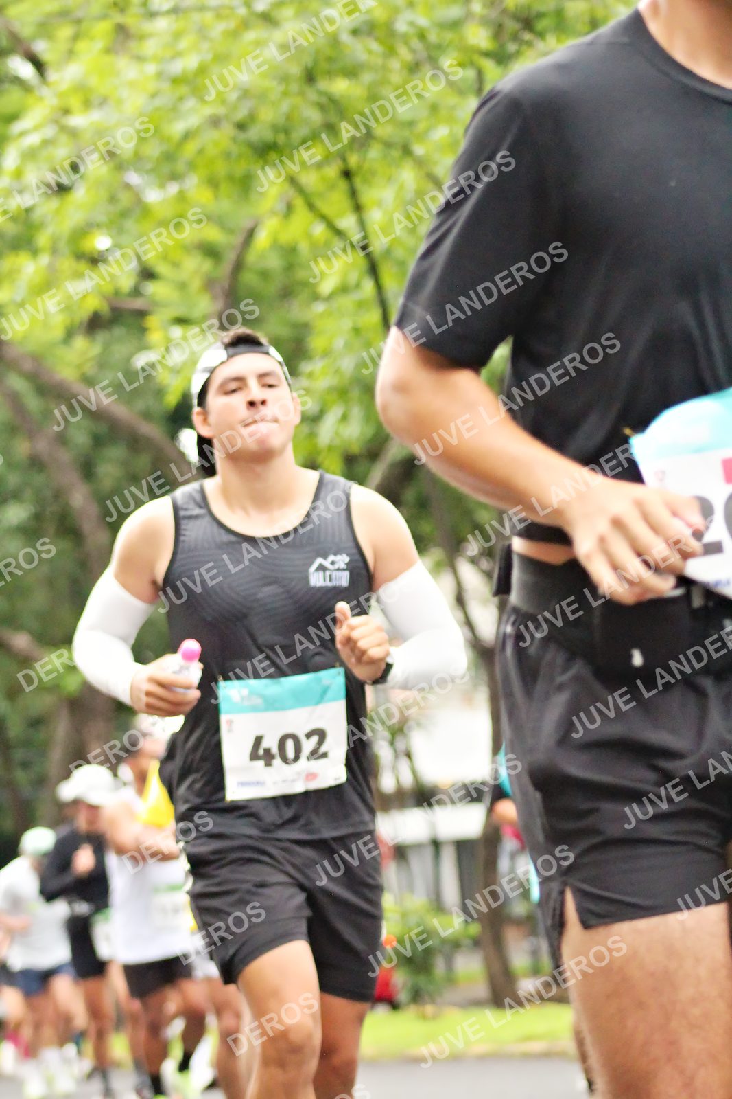 Foto del MEDIO MARATÓN ATLAS en Av. Patria, frente al Parque El Polvorín, Zapopan a las 08:28 · dorsal 402