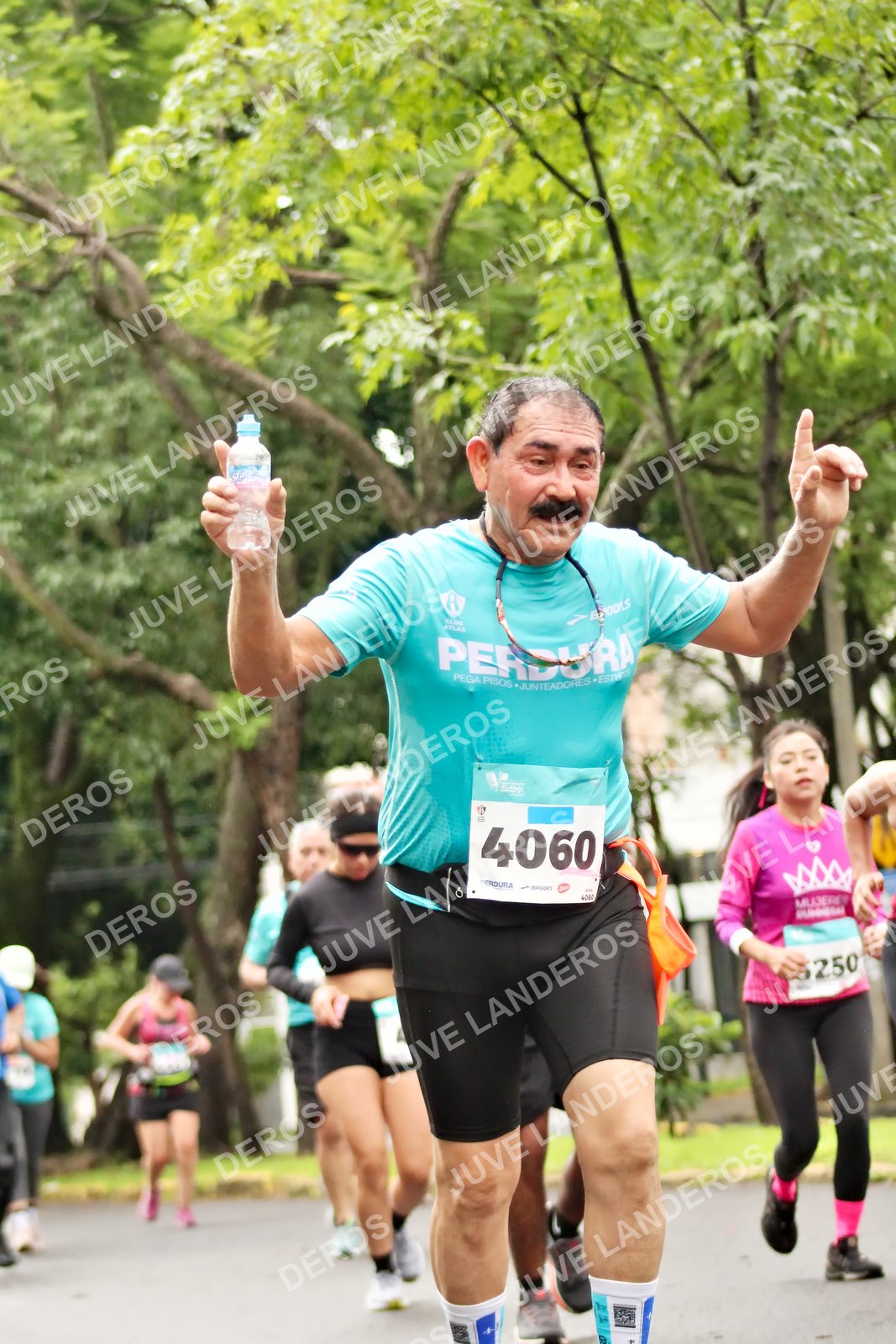 Foto del MEDIO MARATÓN ATLAS en Av. Patria, frente al Parque El Polvorín, Zapopan a las 08:43 · dorsal 4060
