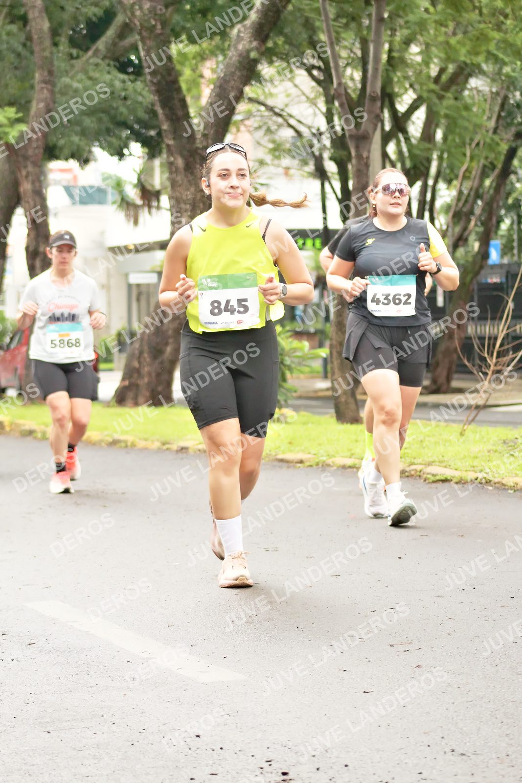 Foto del MEDIO MARATÓN ATLAS en Av. Patria, frente al Parque El Polvorín, Zapopan a las 08:53 · dorsal 4362, 845, 5868