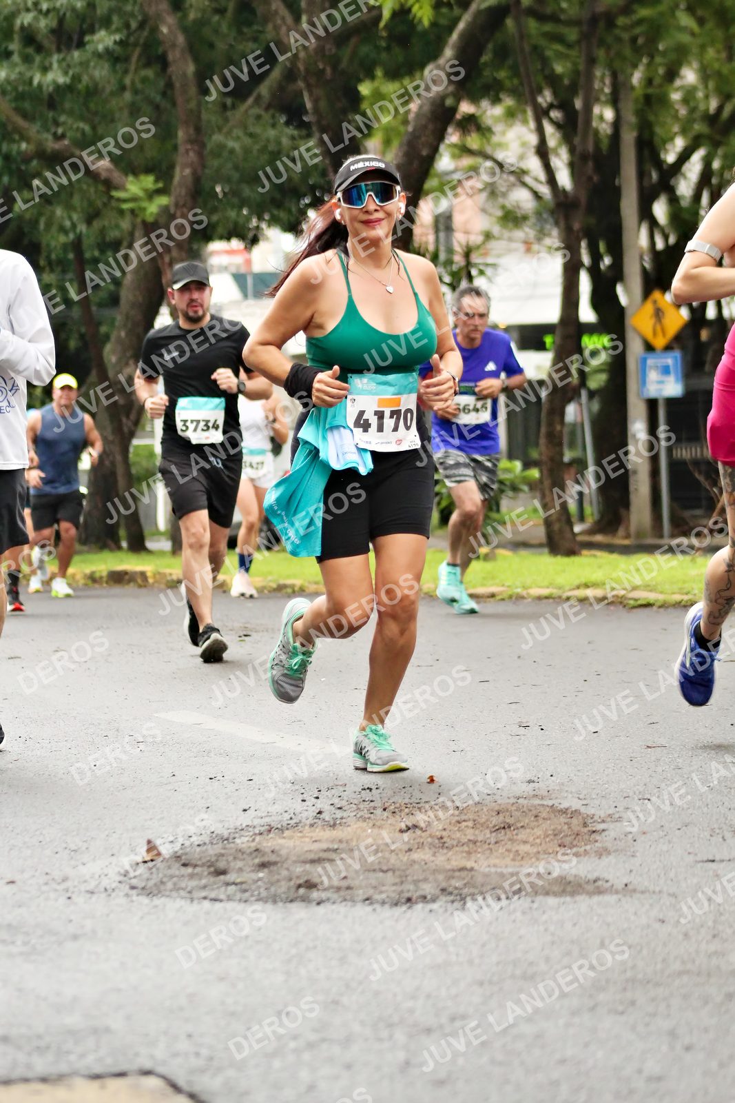 Foto del MEDIO MARATÓN ATLAS en Av. Patria, frente al Parque El Polvorín, Zapopan a las 08:29 · dorsal 4170, 3734