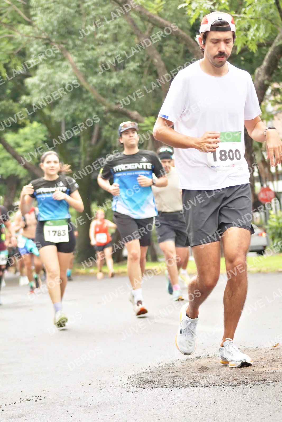 Foto del MEDIO MARATÓN ATLAS en Av. Patria, frente al Parque El Polvorín, Zapopan a las 08:45 · dorsal 1800, 783, 1