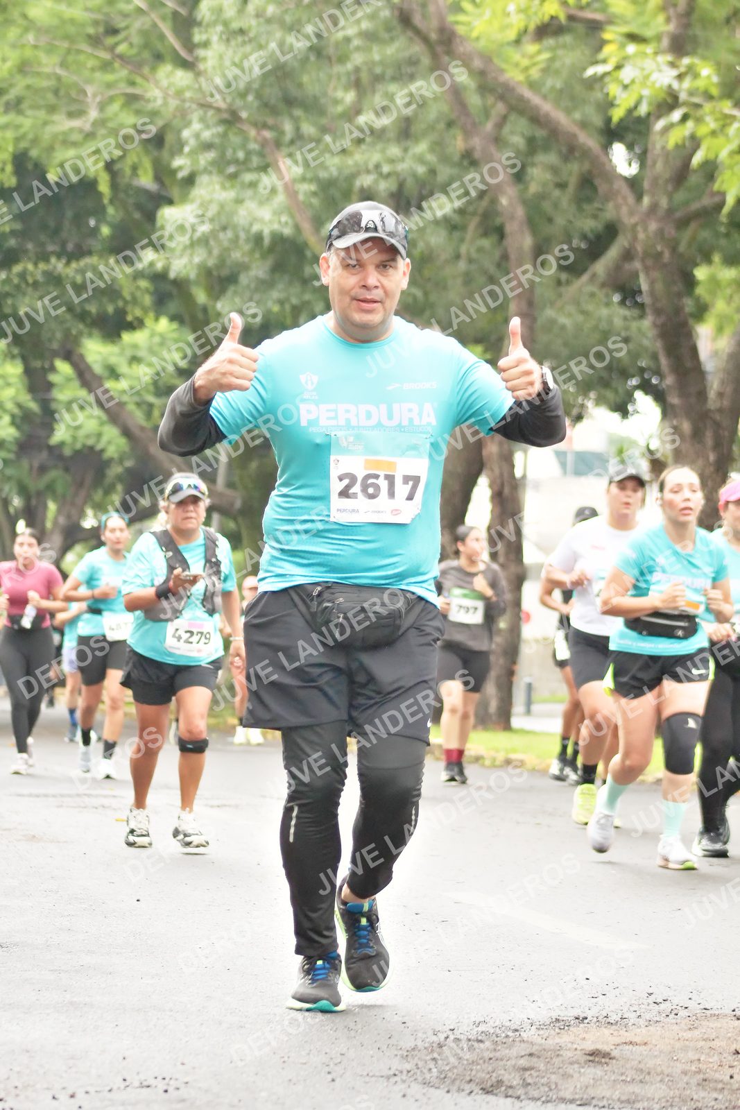 Foto del MEDIO MARATÓN ATLAS en Av. Patria, frente al Parque El Polvorín, Zapopan a las 08:48 · dorsal 2617, 4279, 797