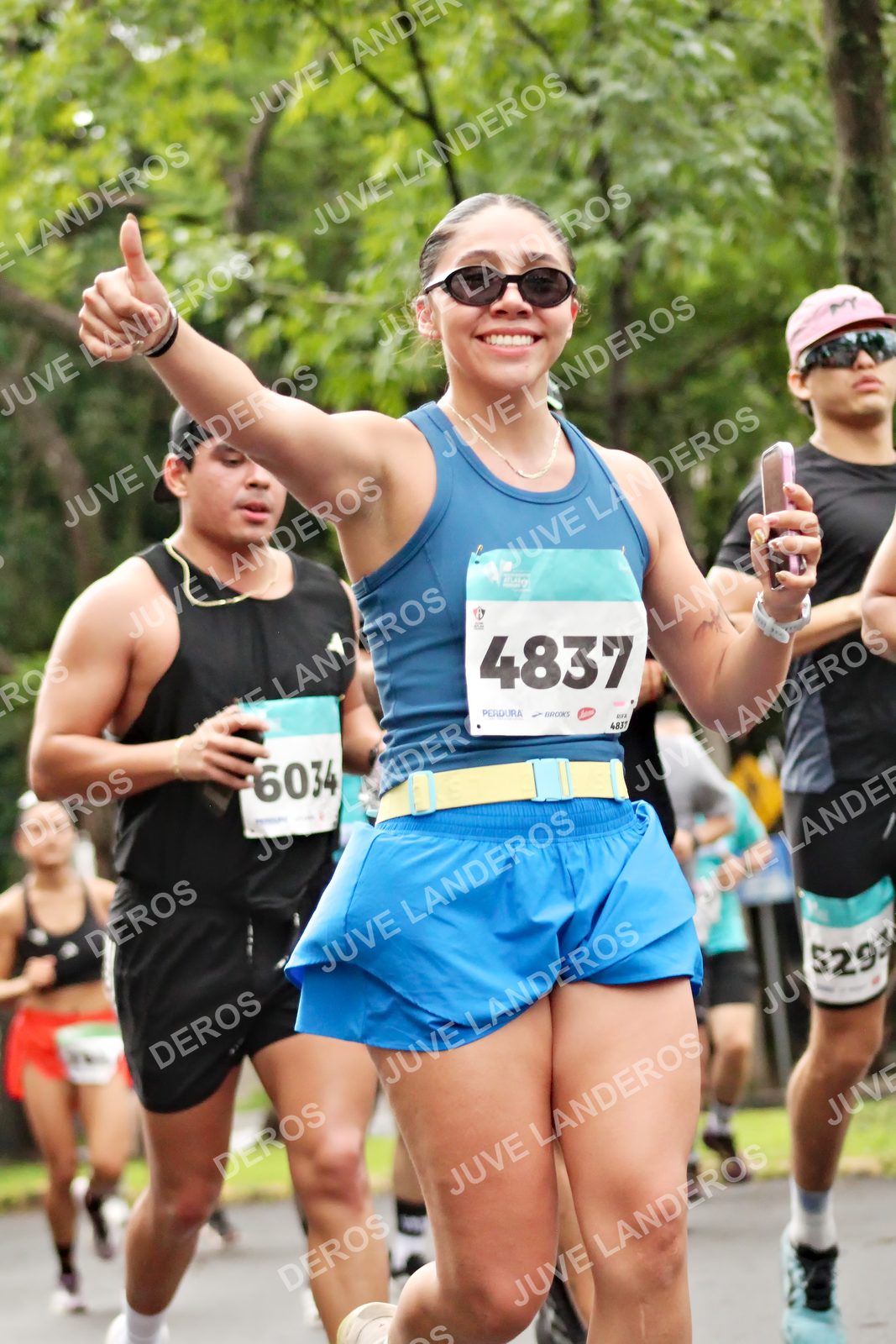 Foto del MEDIO MARATÓN ATLAS en Av. Patria, frente al Parque El Polvorín, Zapopan a las 08:24 · dorsal 4837, 5293, 6034