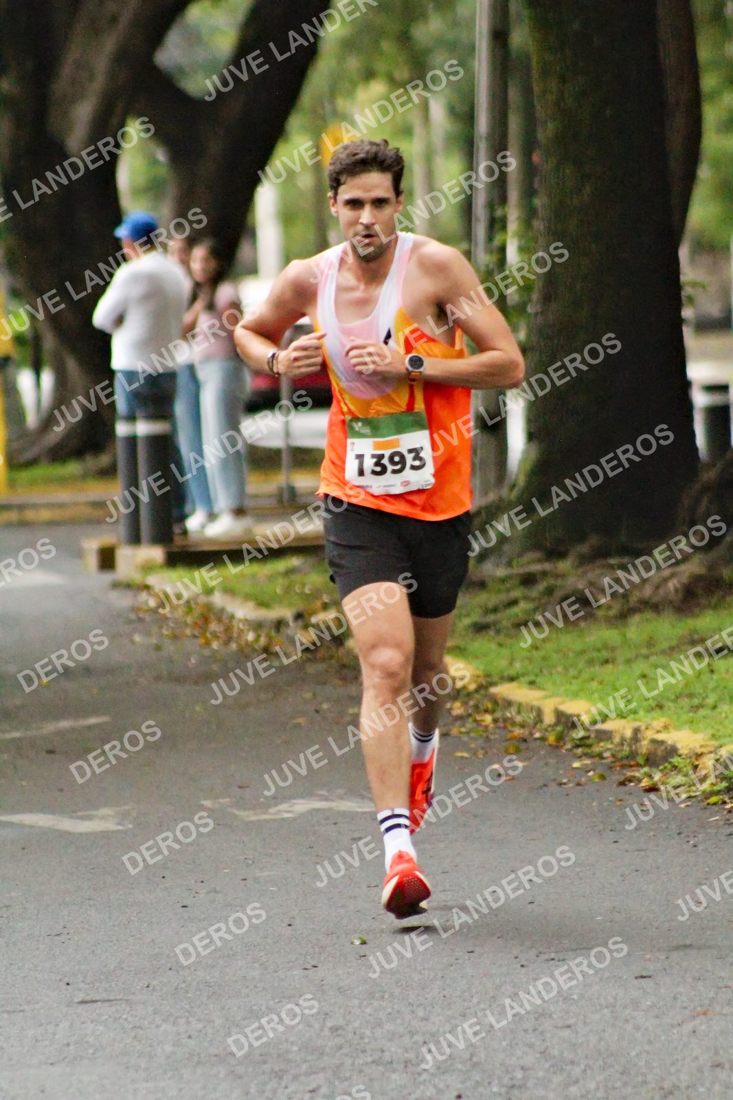 Foto del MEDIO MARATÓN ATLAS en Av. Patria, frente al Parque El Polvorín, Zapopan a las 07:56 · dorsal 1393