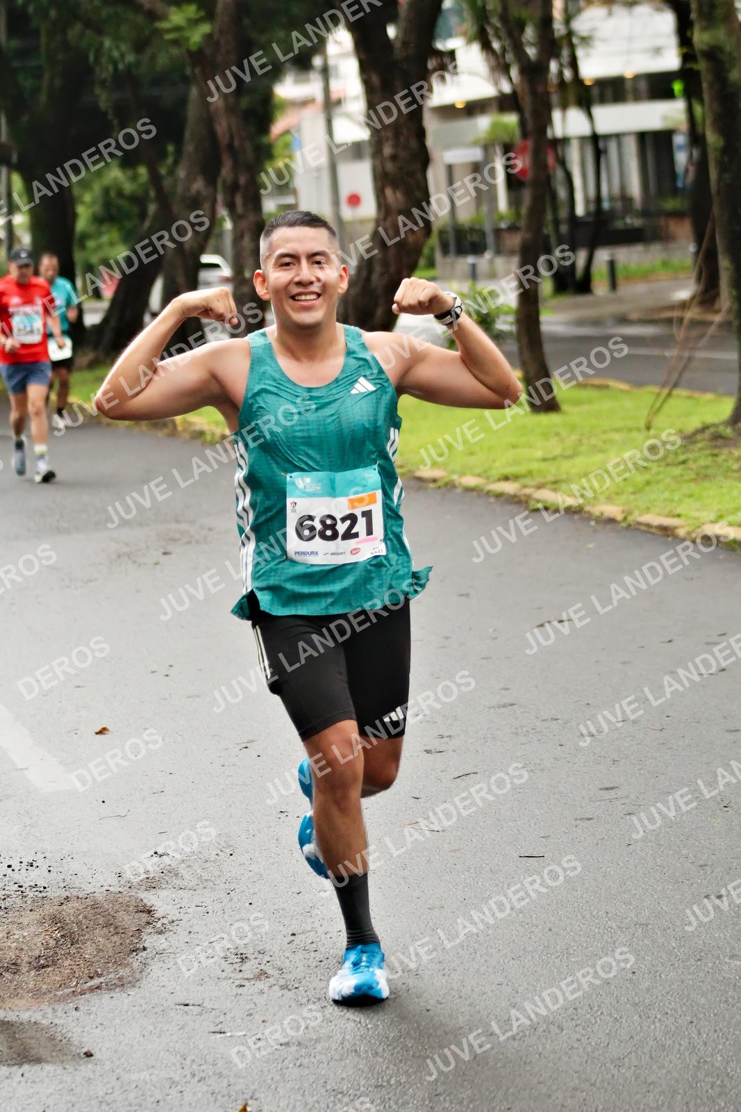 Foto del MEDIO MARATÓN ATLAS en Av. Patria, frente al Parque El Polvorín, Zapopan a las 08:10 · dorsal 6821