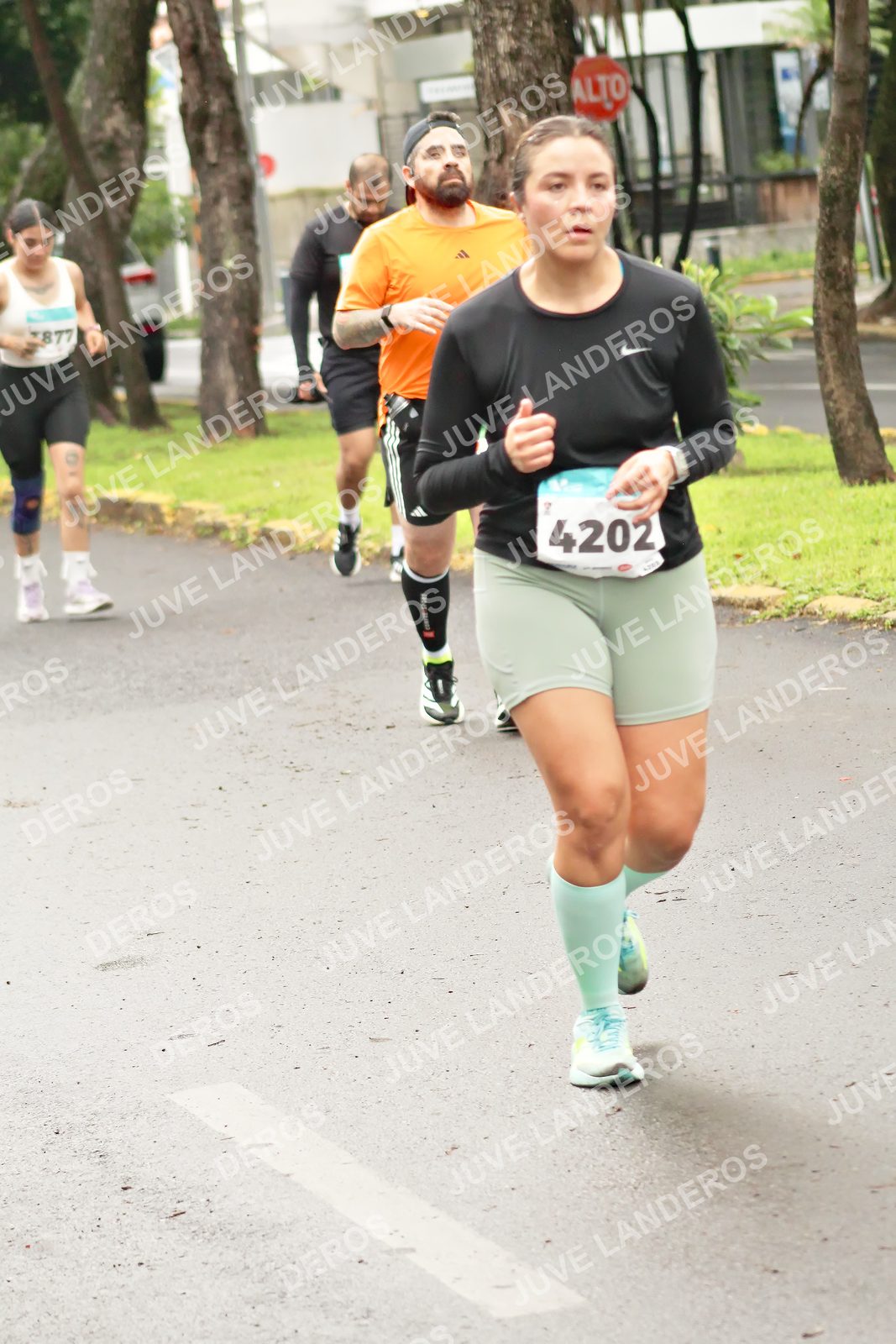 Foto del MEDIO MARATÓN ATLAS en Av. Patria, frente al Parque El Polvorín, Zapopan a las 08:51 · dorsal 4202, 877