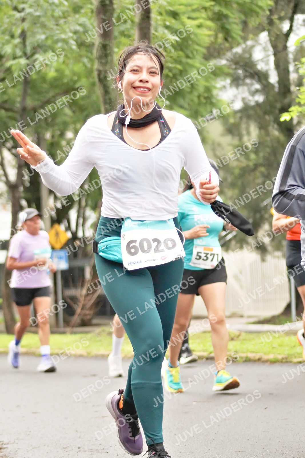Foto del MEDIO MARATÓN ATLAS en Av. Patria, frente al Parque El Polvorín, Zapopan a las 08:37 · dorsal 6020, 5371, 602