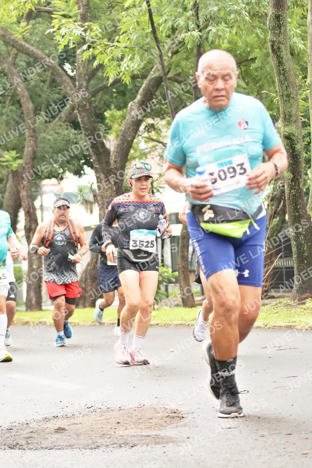 Foto del MEDIO MARATÓN ATLAS en Av. Patria, frente al Parque El Polvorín, Zapopan a las 08:47 · dorsal 3525, 5093
