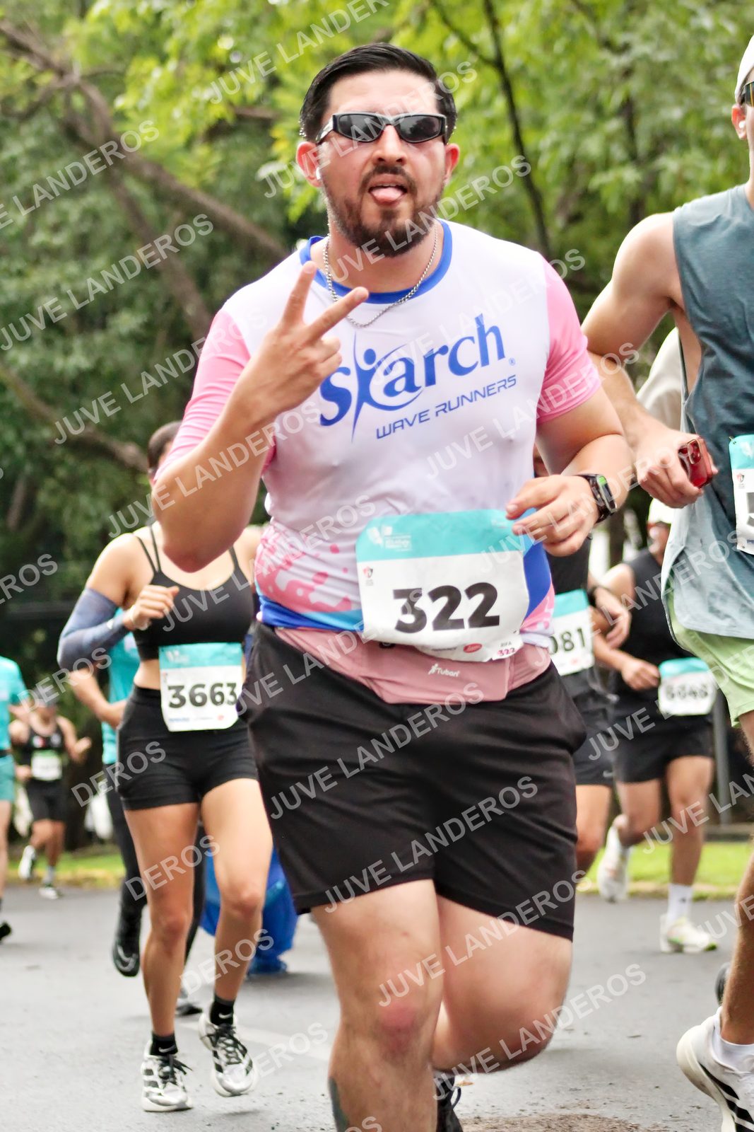 Foto del MEDIO MARATÓN ATLAS en Av. Patria, frente al Parque El Polvorín, Zapopan a las 08:26 · dorsal 322, 3663, 81, 8645