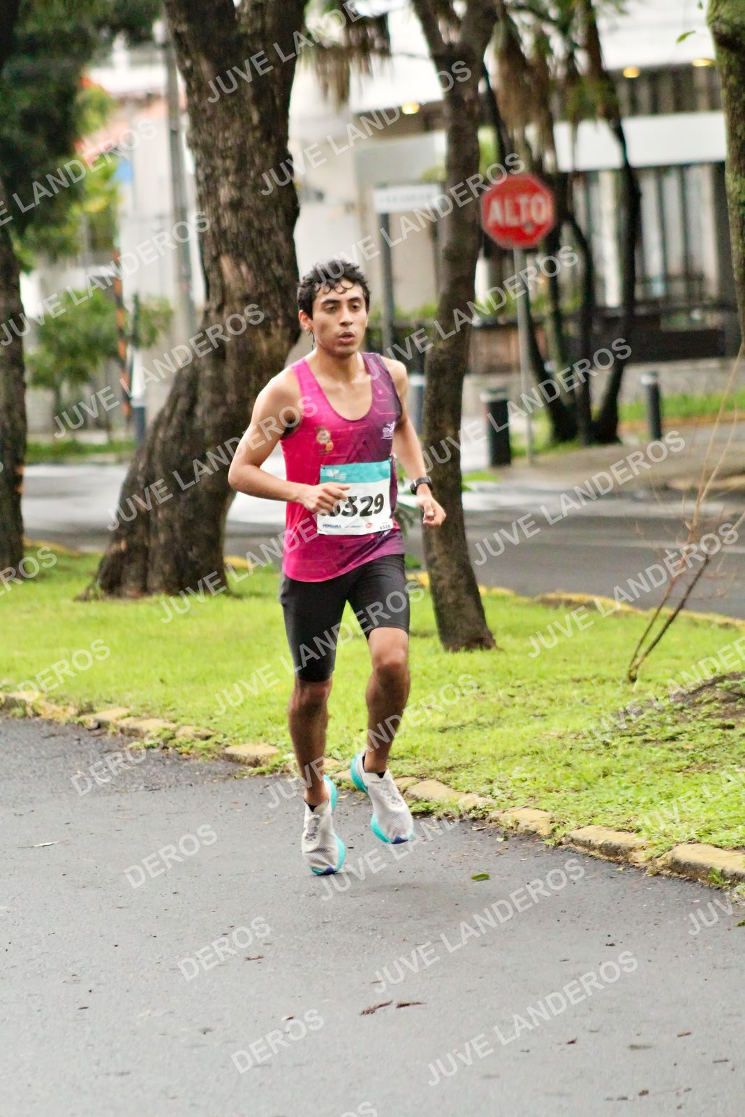Foto del MEDIO MARATÓN ATLAS en Av. Patria, frente al Parque El Polvorín, Zapopan a las 07:58 · dorsal 329