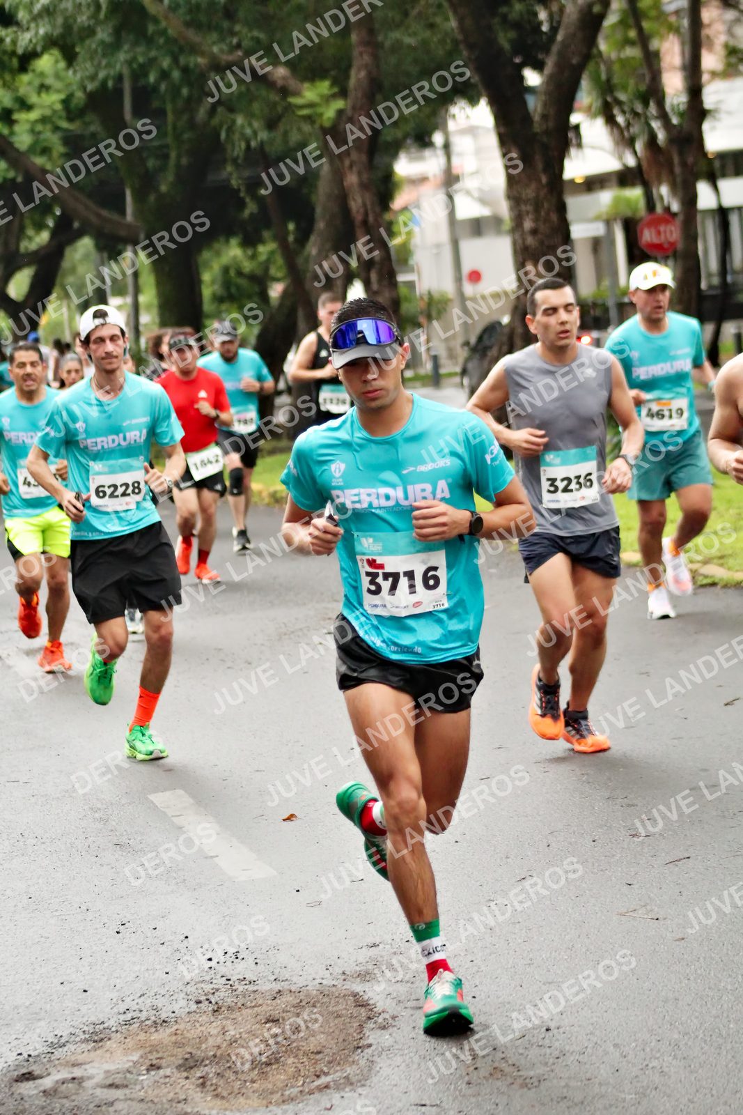 Foto del MEDIO MARATÓN ATLAS en Av. Patria, frente al Parque El Polvorín, Zapopan a las 08:15 · dorsal 3716, 3236, 6228, 4619