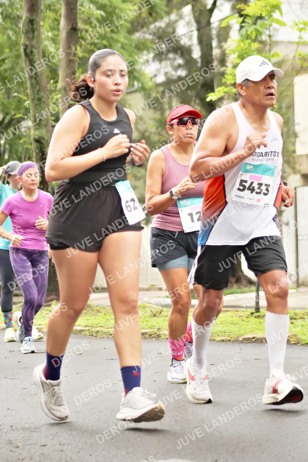 Foto del MEDIO MARATÓN ATLAS en Av. Patria, frente al Parque El Polvorín, Zapopan a las 08:44 · dorsal 5433, 62, 12