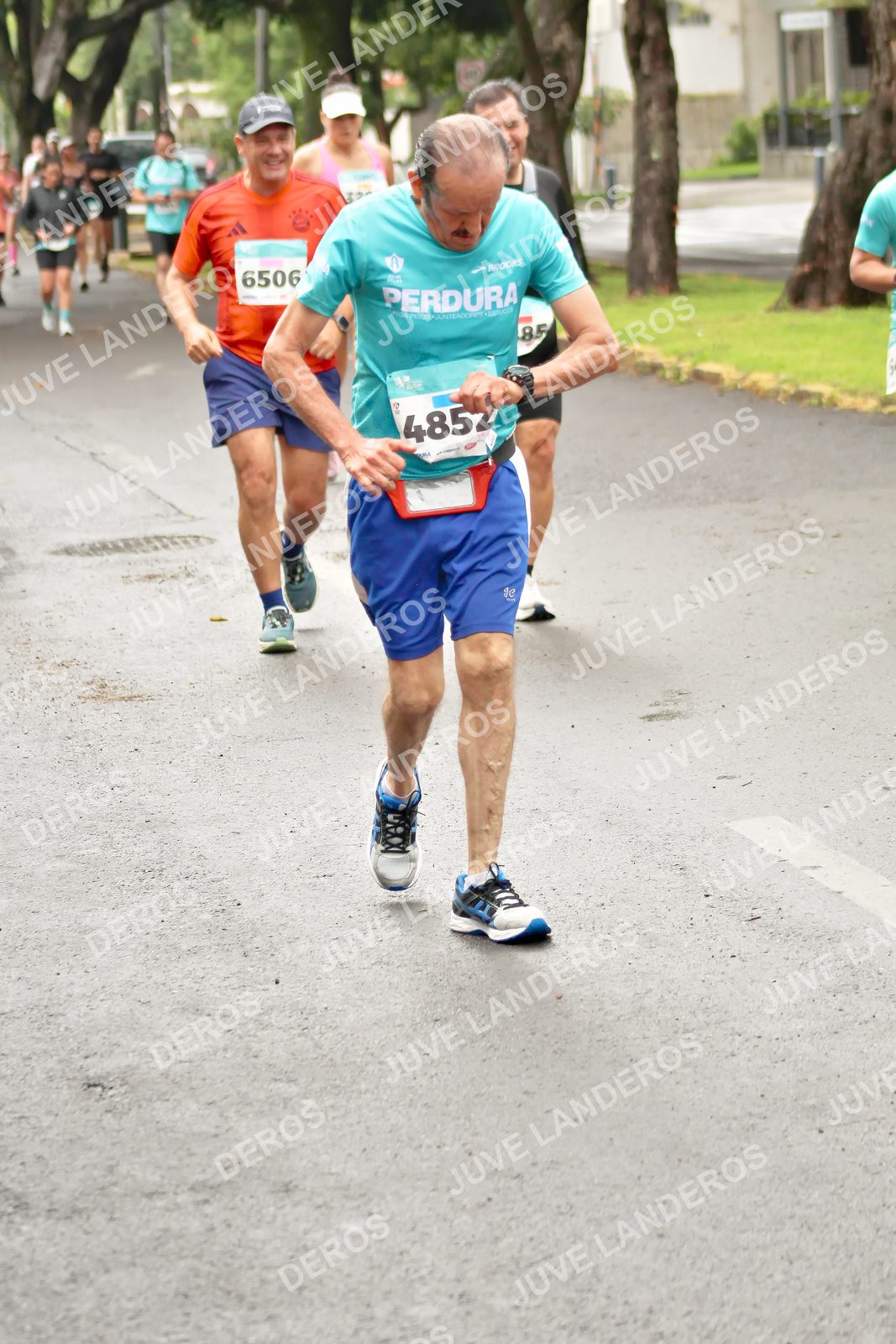 Foto del MEDIO MARATÓN ATLAS en Av. Patria, frente al Parque El Polvorín, Zapopan a las 08:50 · dorsal 6506, 85, 4852