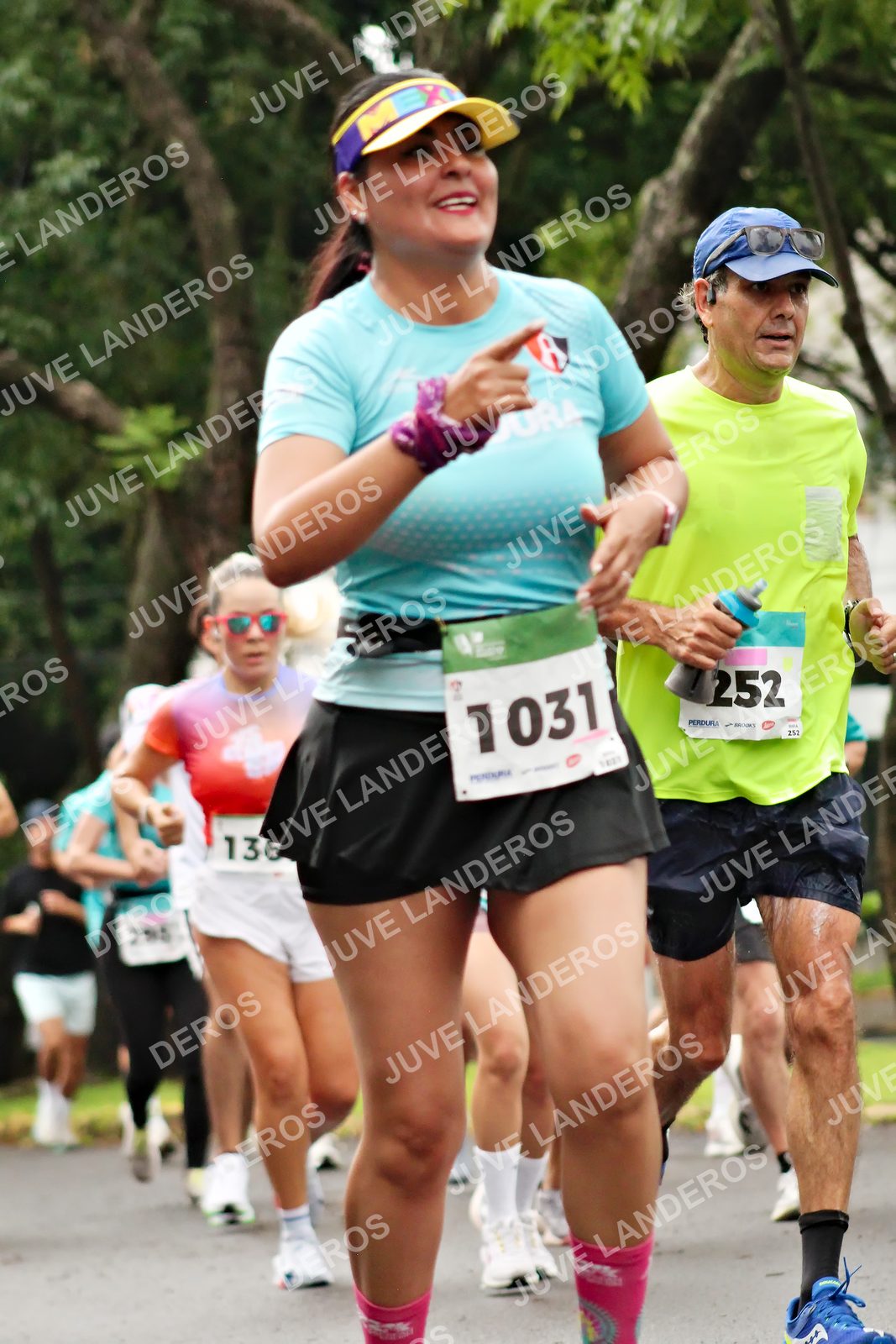 Foto del MEDIO MARATÓN ATLAS en Av. Patria, frente al Parque El Polvorín, Zapopan a las 08:26 · dorsal 252, 1031, 253