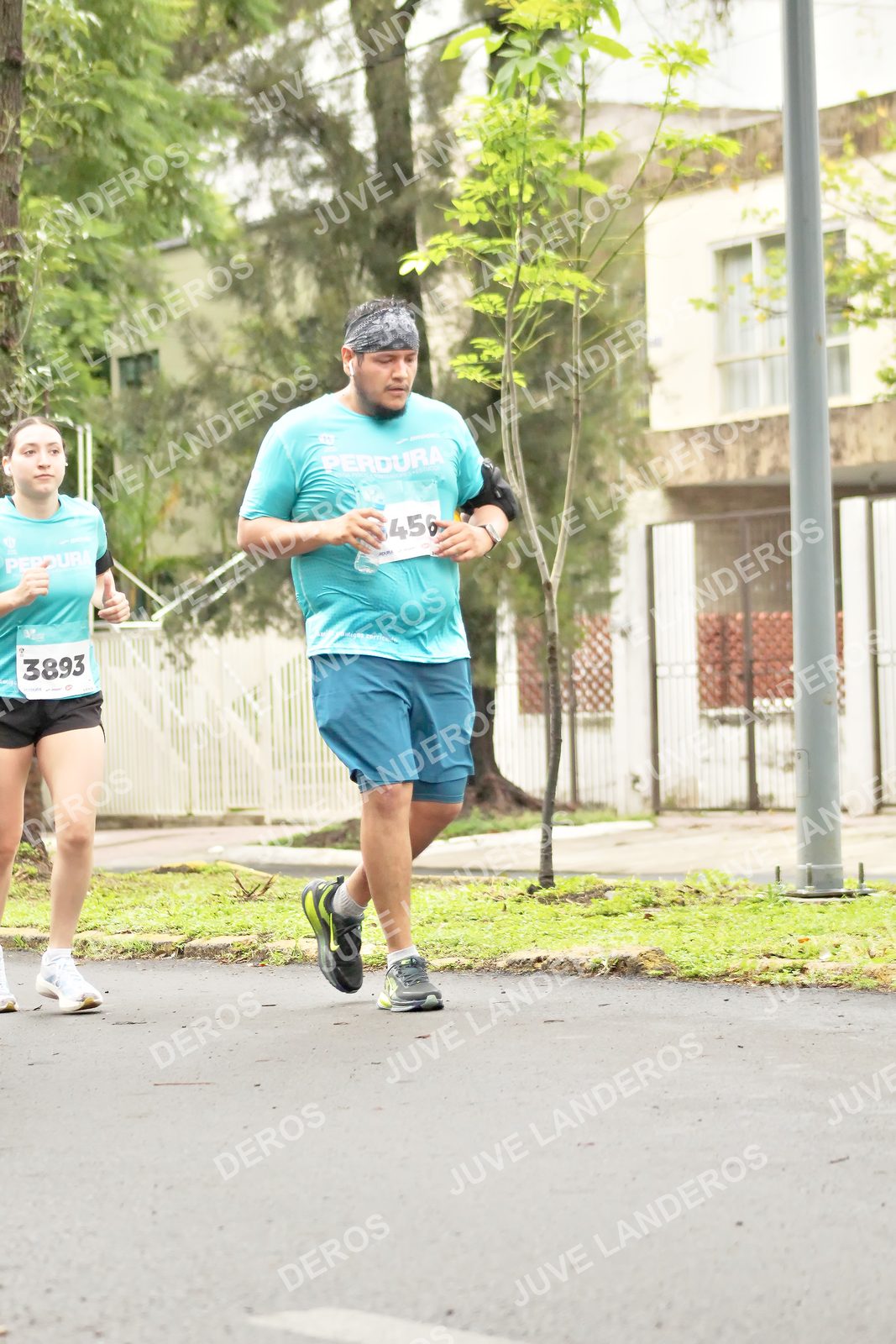 Foto del MEDIO MARATÓN ATLAS en Av. Patria, frente al Parque El Polvorín, Zapopan a las 08:43 · dorsal 3893, 456