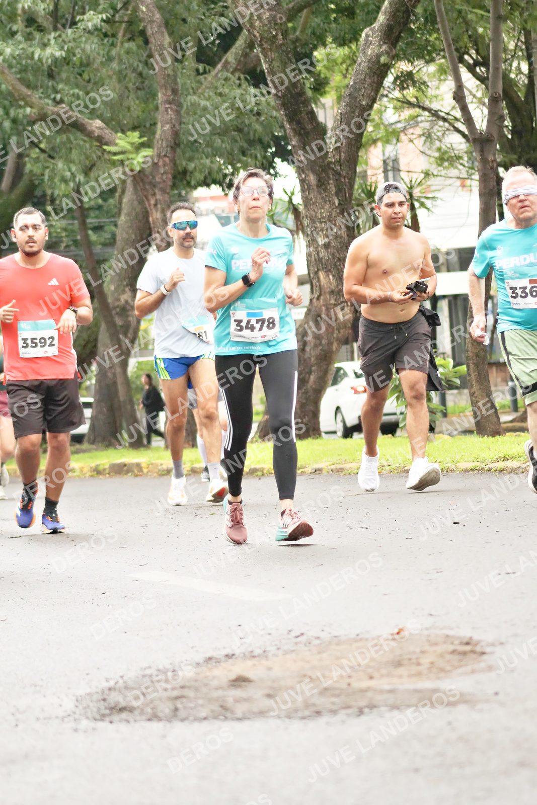 Foto del MEDIO MARATÓN ATLAS en Av. Patria, frente al Parque El Polvorín, Zapopan a las 08:44 · dorsal 3478, 3592, 336, 81