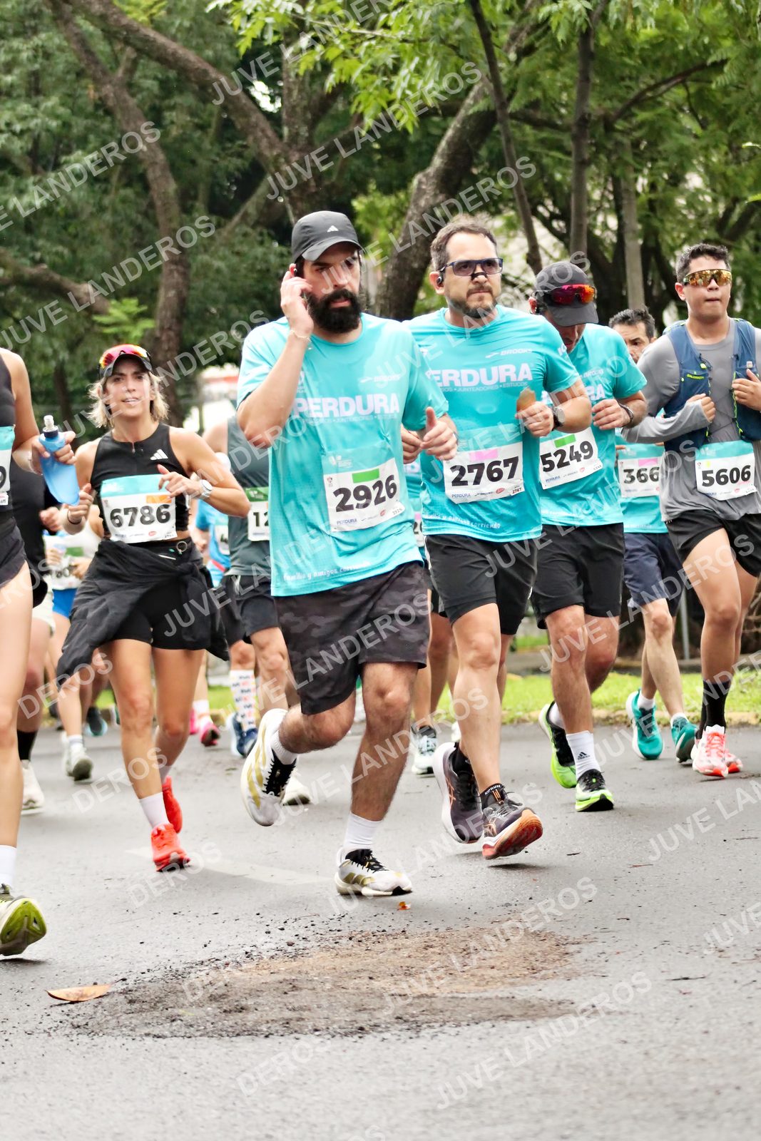Foto del MEDIO MARATÓN ATLAS en Av. Patria, frente al Parque El Polvorín, Zapopan a las 08:28 · dorsal 2767, 6786, 2926, 5249