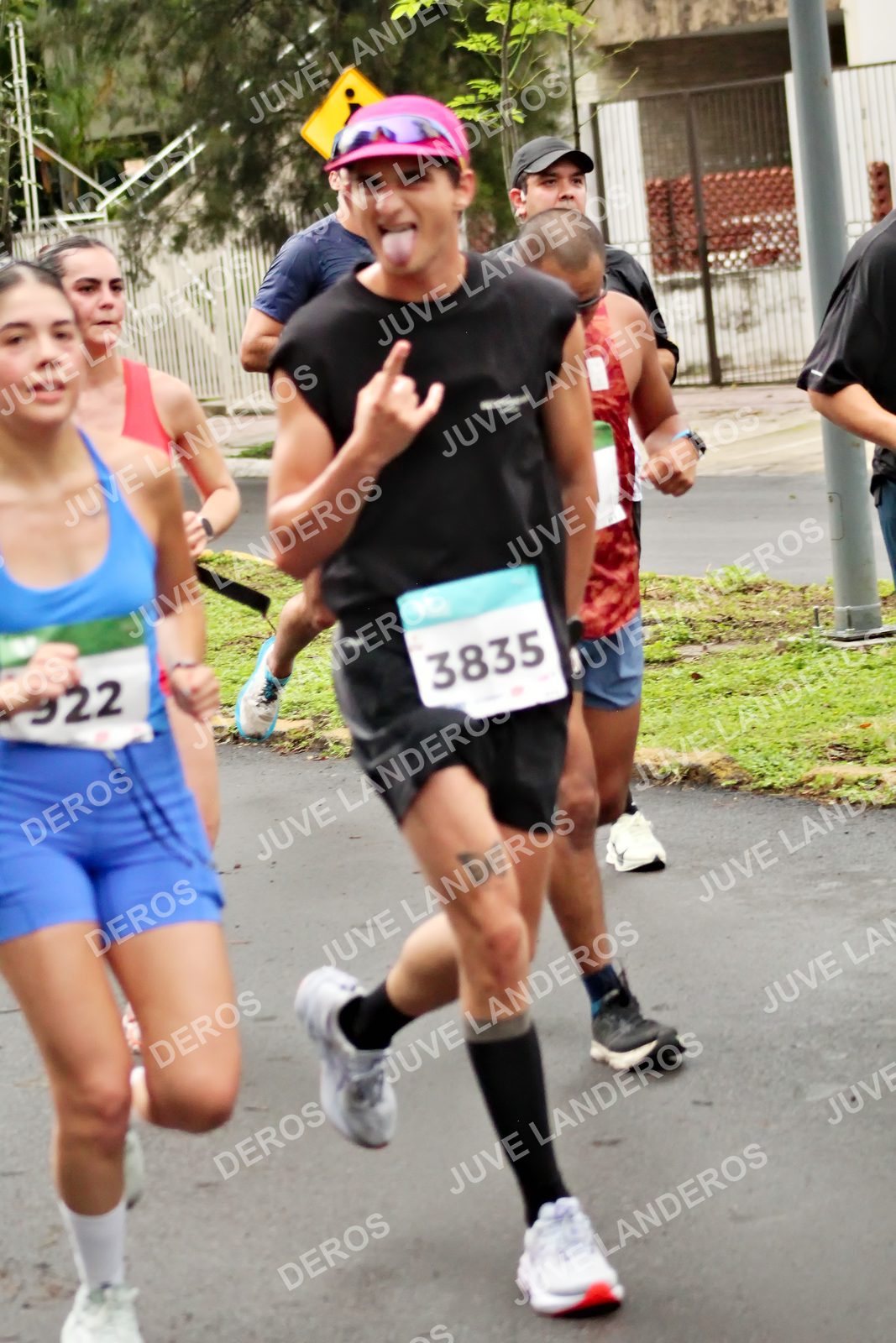 Foto del MEDIO MARATÓN ATLAS en Av. Patria, frente al Parque El Polvorín, Zapopan a las 08:19 · dorsal 3835, 922