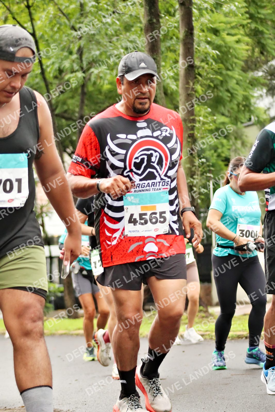 Foto del MEDIO MARATÓN ATLAS en Av. Patria, frente al Parque El Polvorín, Zapopan a las 08:40 · dorsal 4565, 3004, 1
