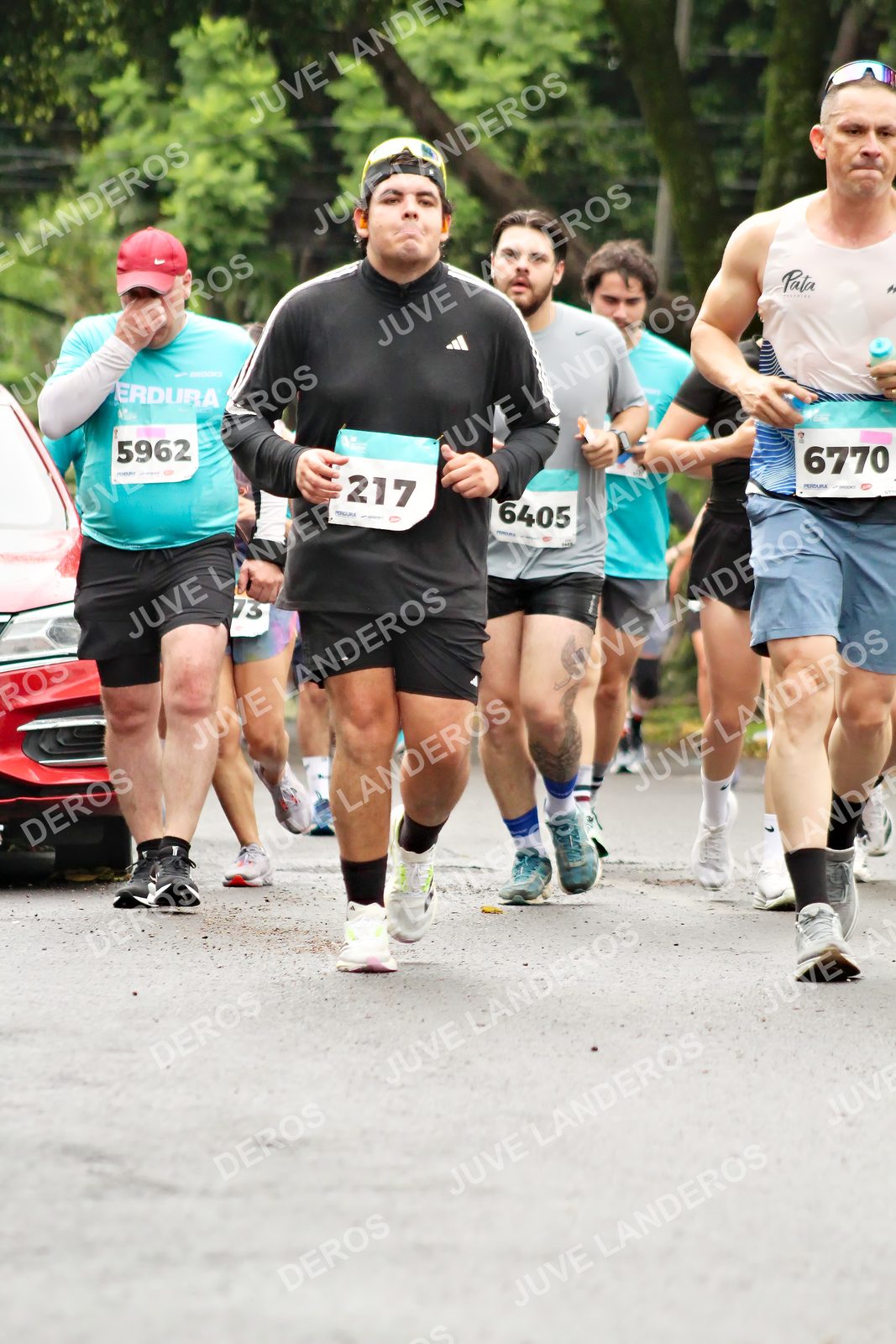 Foto del MEDIO MARATÓN ATLAS en Av. Patria, frente al Parque El Polvorín, Zapopan a las 08:42 · dorsal 6770, 217, 5962, 6405