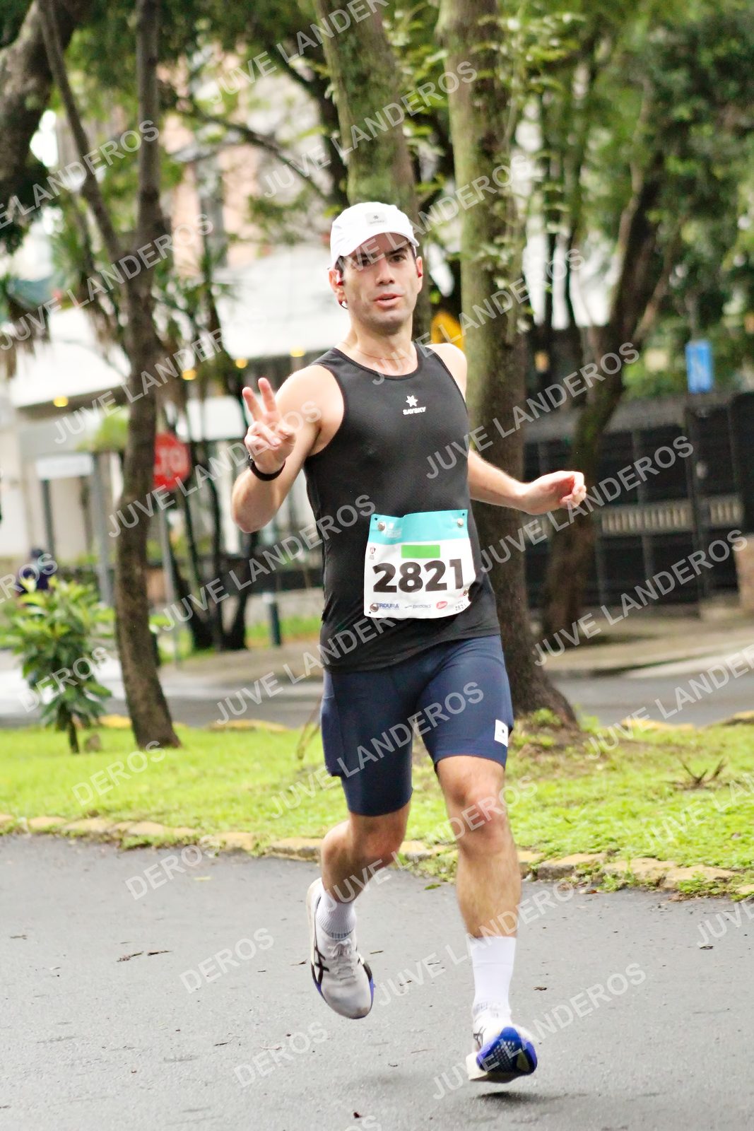 Foto del MEDIO MARATÓN ATLAS en Av. Patria, frente al Parque El Polvorín, Zapopan a las 08:08 · dorsal 2821