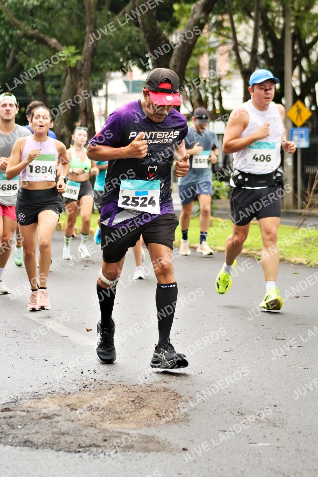 Foto del MEDIO MARATÓN ATLAS en Av. Patria, frente al Parque El Polvorín, Zapopan a las 08:19 · dorsal 2524, 406, 1894, 686