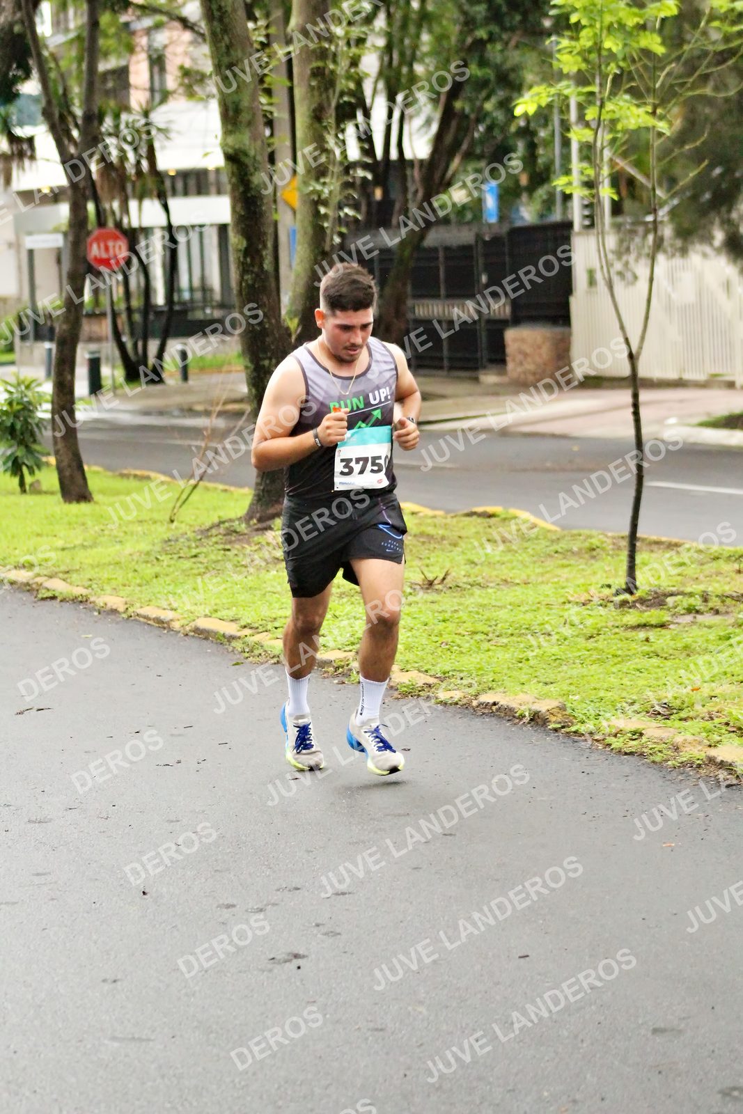 Foto del MEDIO MARATÓN ATLAS en Av. Patria, frente al Parque El Polvorín, Zapopan a las 08:06 · dorsal 375