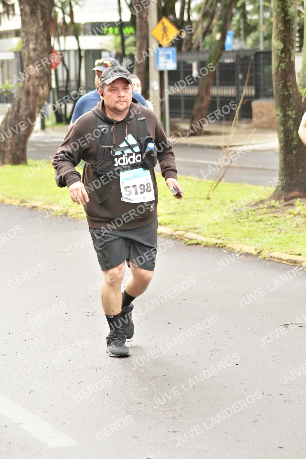 Foto del MEDIO MARATÓN ATLAS en Av. Patria, frente al Parque El Polvorín, Zapopan a las 08:51 · dorsal 5198