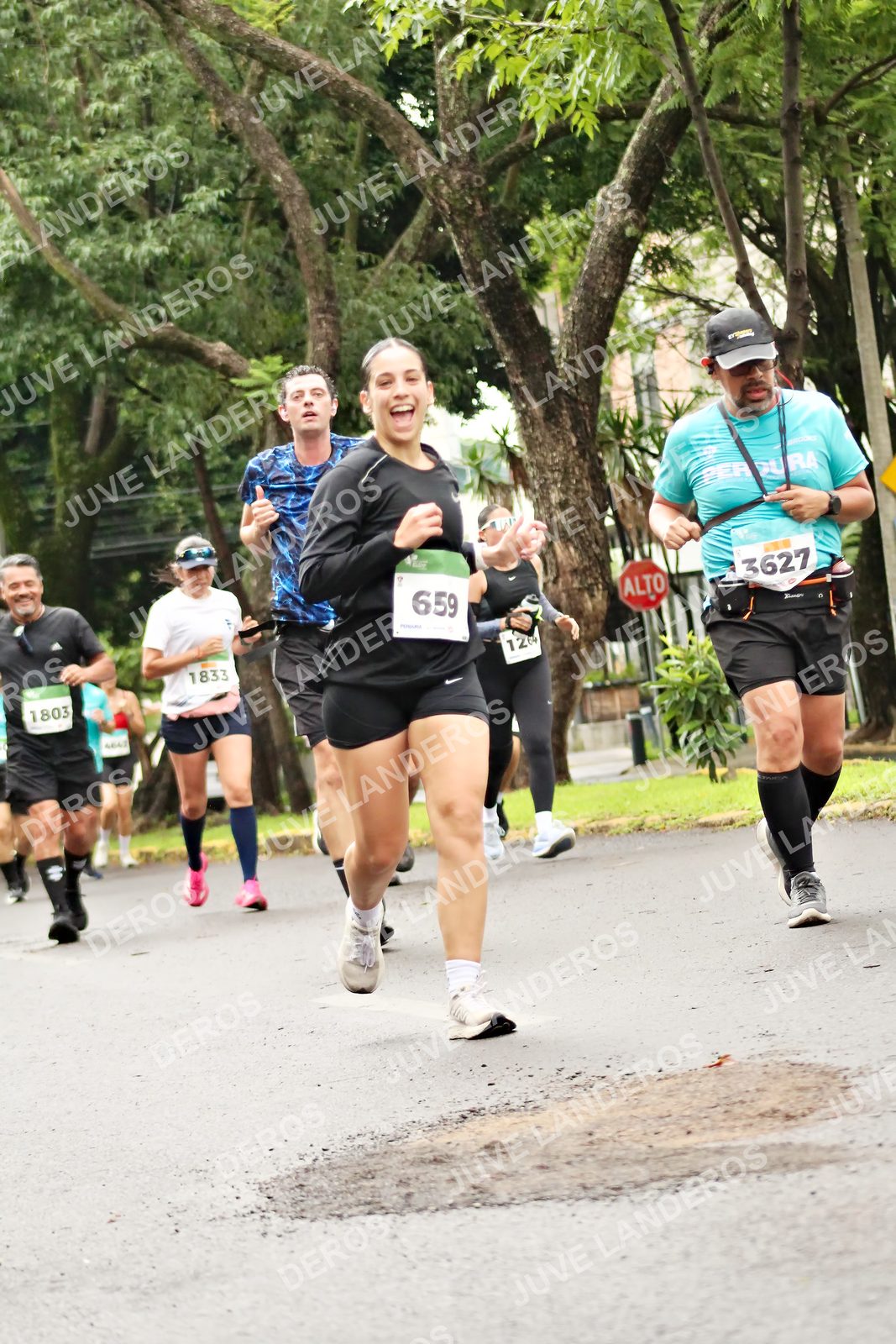 Foto del MEDIO MARATÓN ATLAS en Av. Patria, frente al Parque El Polvorín, Zapopan a las 08:43 · dorsal 659, 3627, 1833, 1803