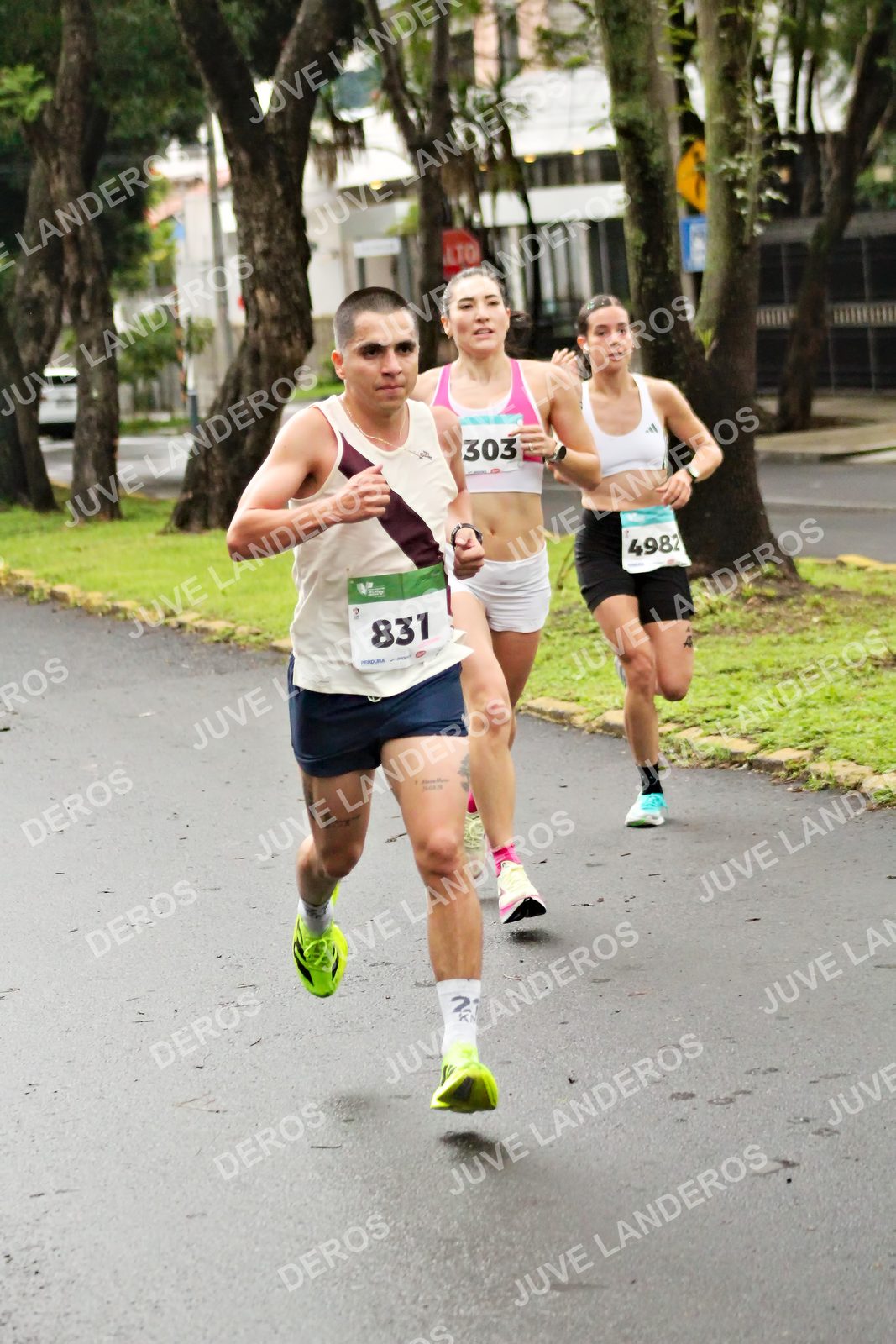 Foto del MEDIO MARATÓN ATLAS en Av. Patria, frente al Parque El Polvorín, Zapopan a las 08:02 · dorsal 831, 303, 4982