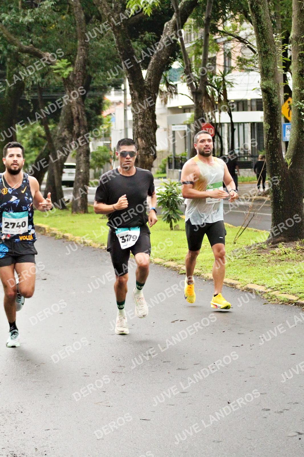Foto del MEDIO MARATÓN ATLAS en Av. Patria, frente al Parque El Polvorín, Zapopan a las 08:03 · dorsal 2740, 3779