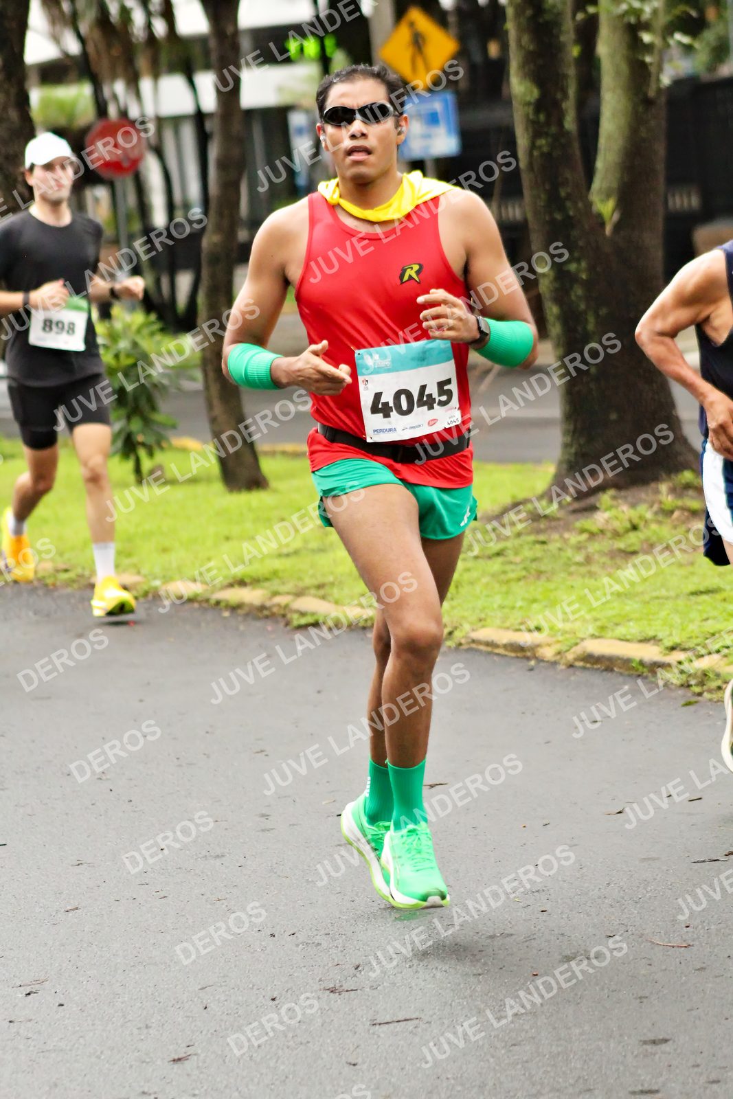 Foto del MEDIO MARATÓN ATLAS en Av. Patria, frente al Parque El Polvorín, Zapopan a las 08:18 · dorsal 4045, 898